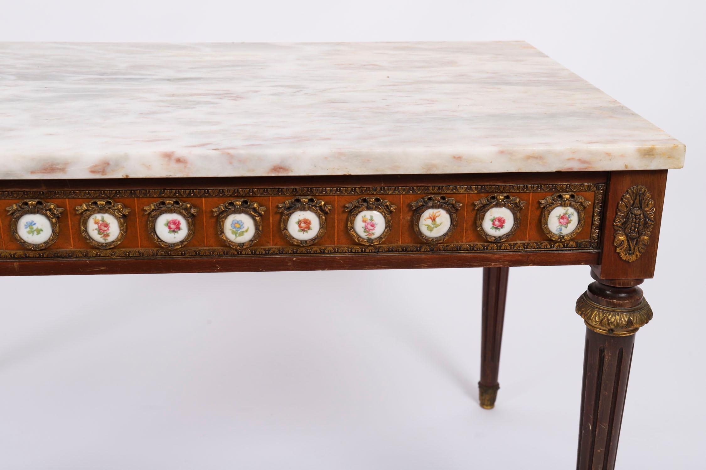 Vintage Ormolu Mounted Coffee Table Marble Top Mid 20th Century en vente 12