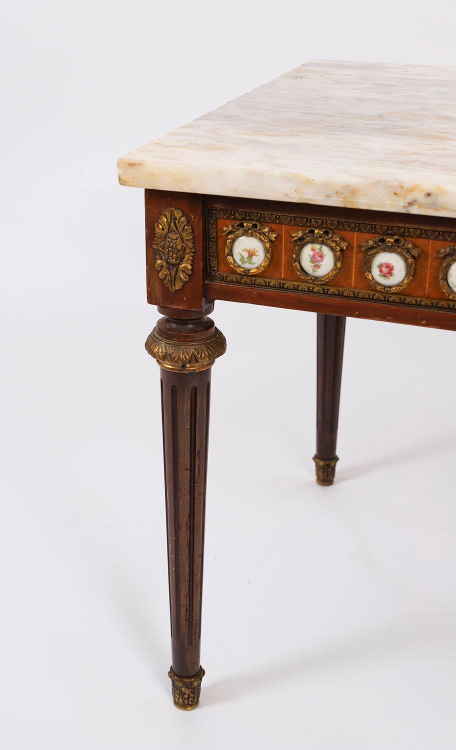 Vintage Ormolu Mounted Coffee Table Marble Top Mid 20th Century en vente 13