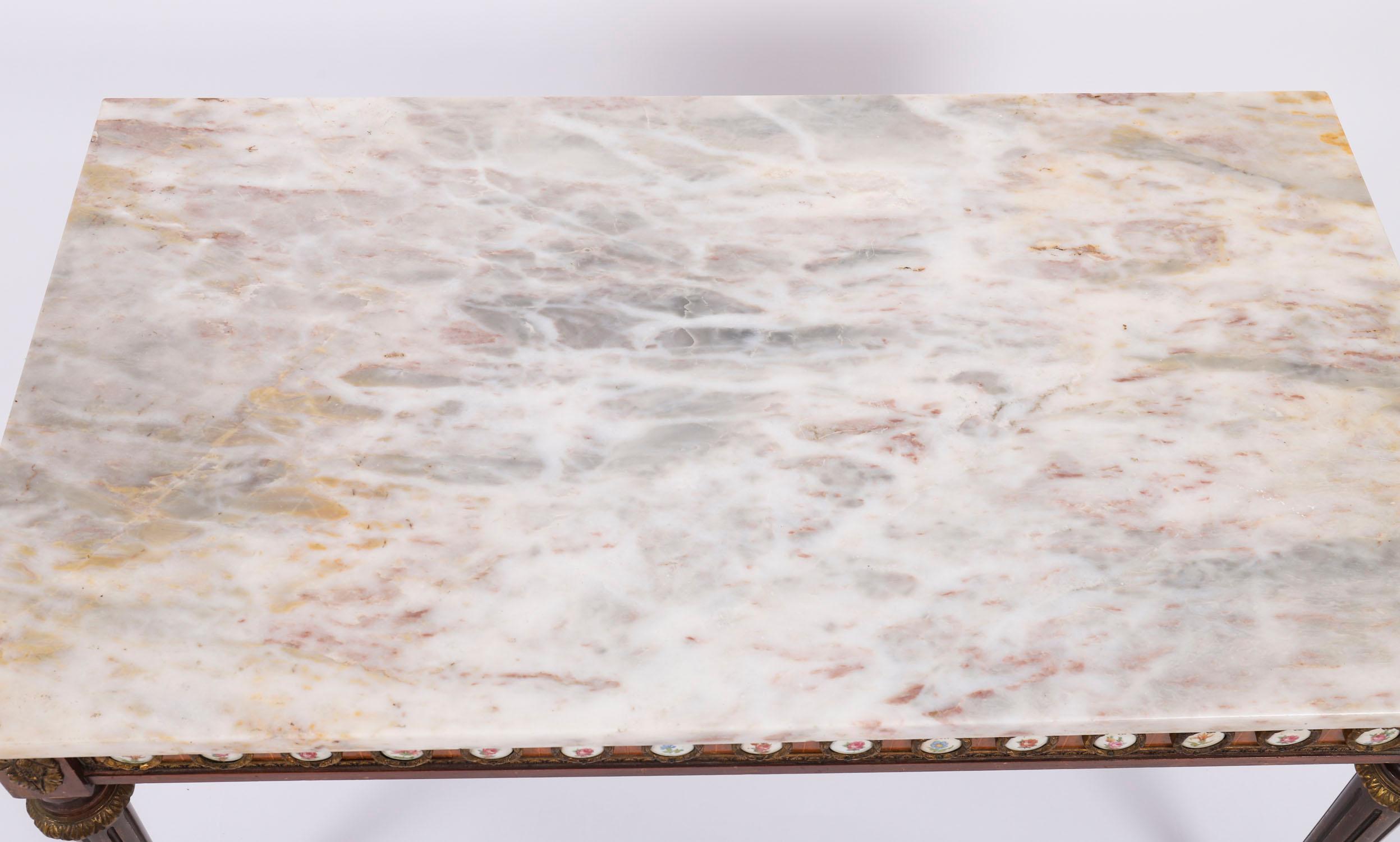 20ième siècle Vintage Ormolu Mounted Coffee Table Marble Top Mid 20th Century en vente