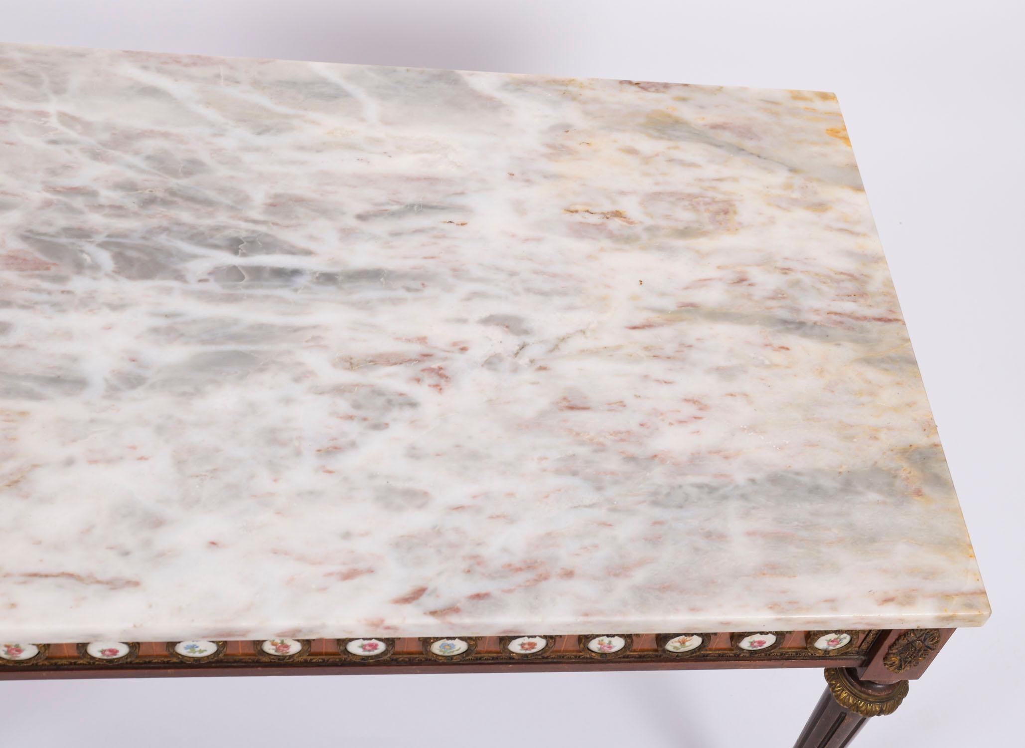 Vintage Ormolu Mounted Coffee Table Marble Top Mid 20th Century en vente 1