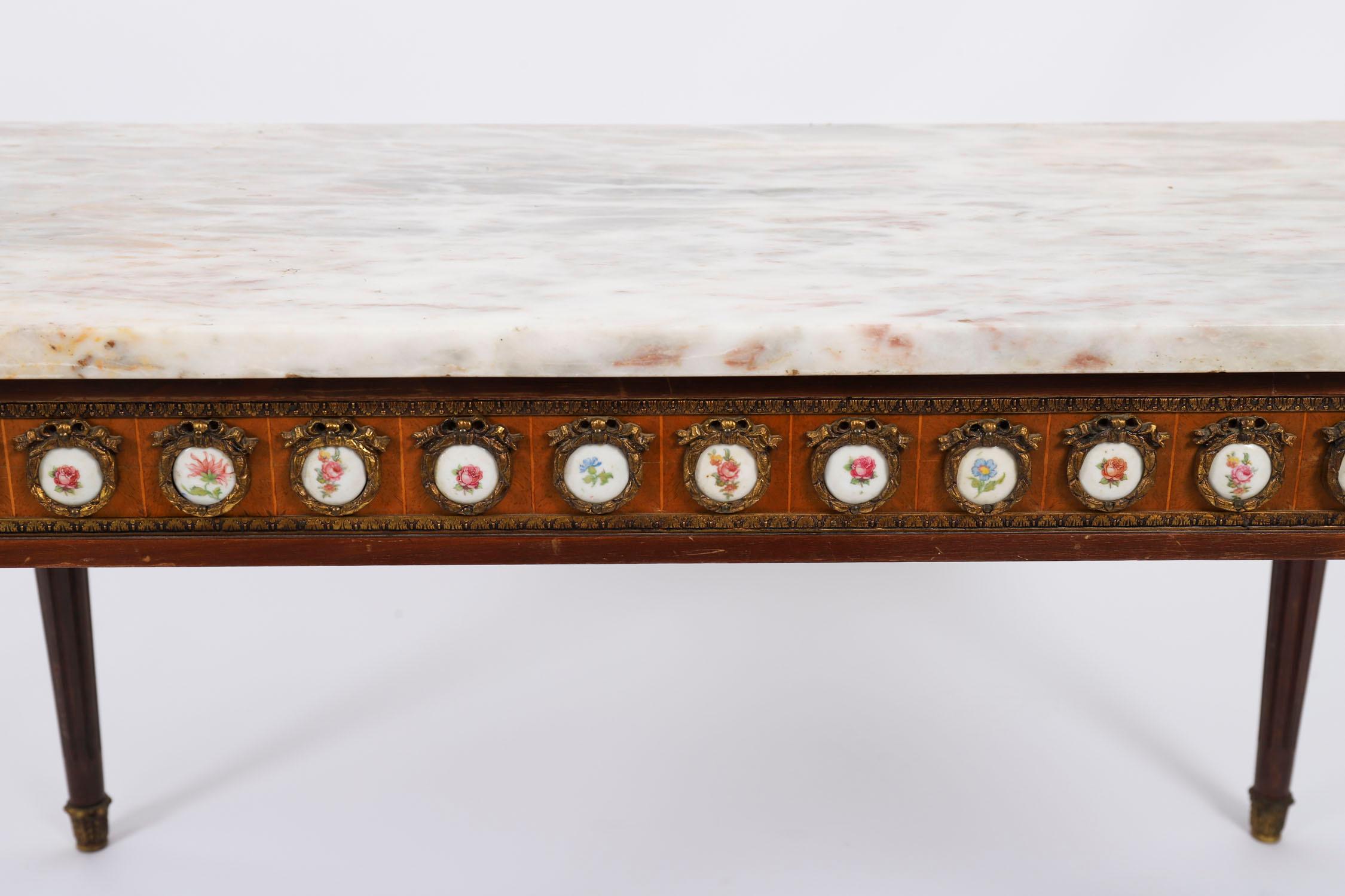 Vintage Ormolu Mounted Coffee Table Marble Top Mid 20th Century en vente 2