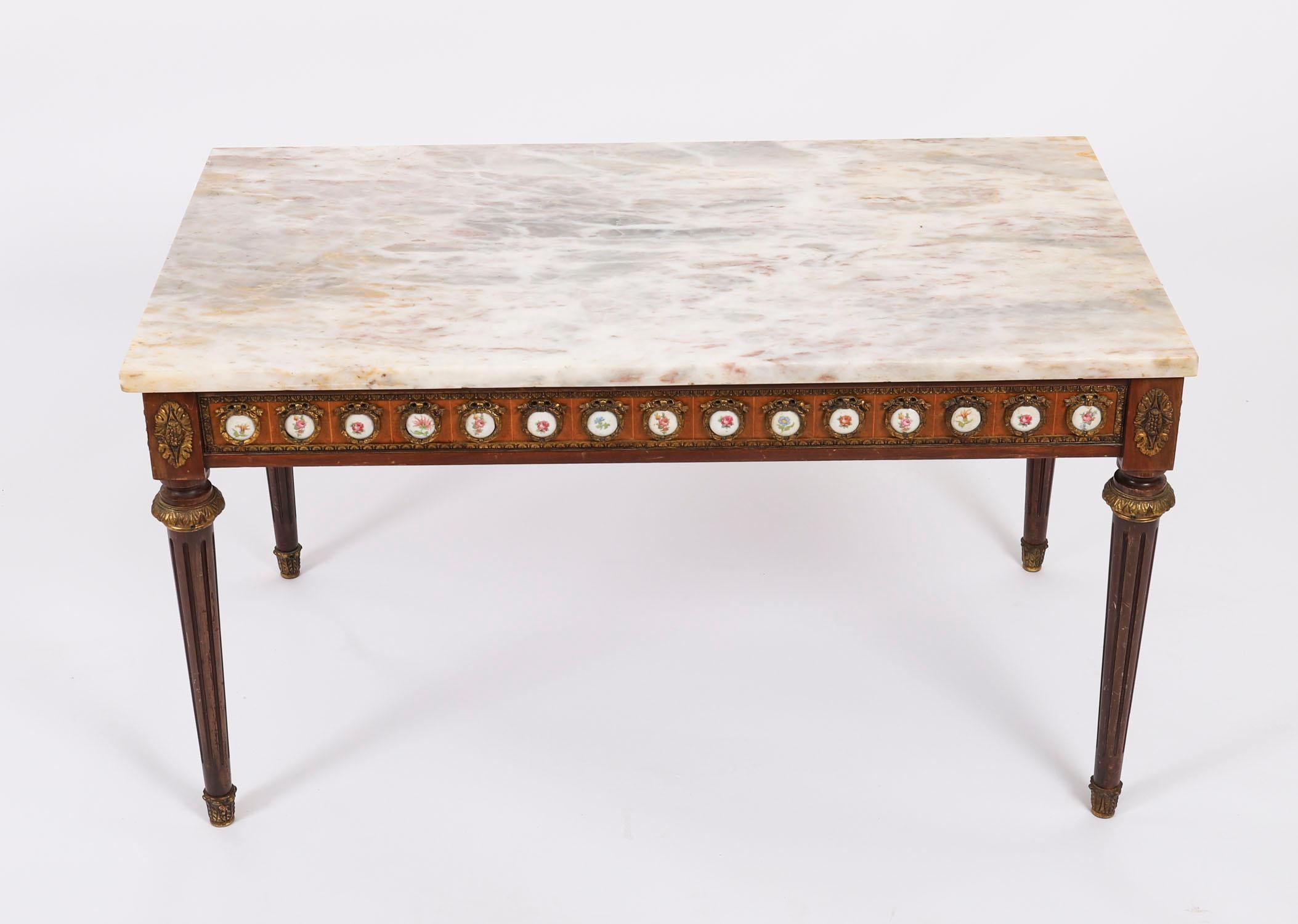 Vintage Ormolu Mounted Coffee Table Marble Top Mid 20th Century en vente 3