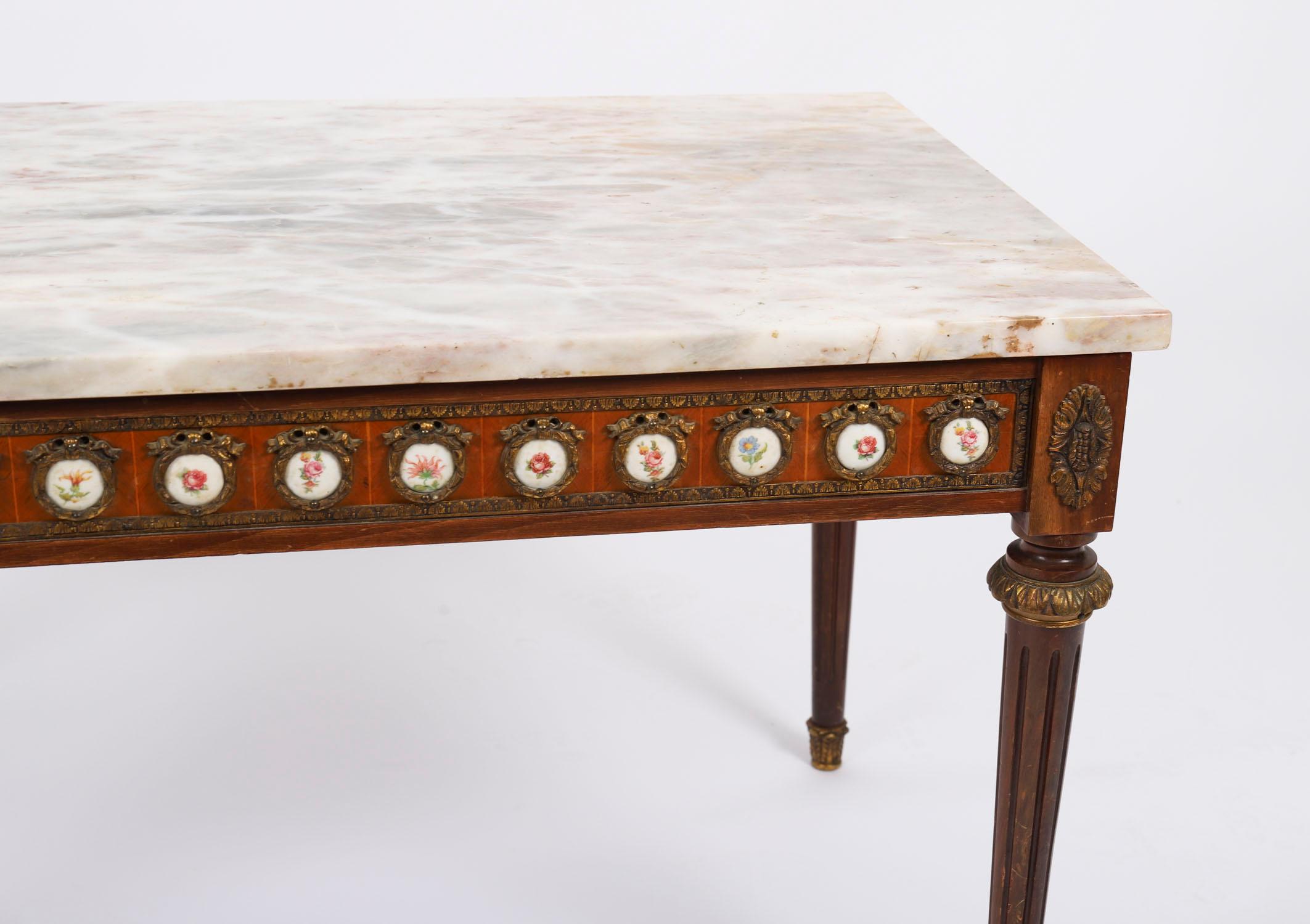 Vintage Ormolu Mounted Coffee Table Marble Top Mid 20th Century en vente 4