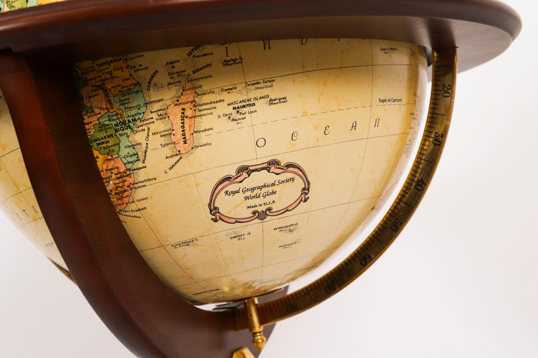 Globo da biblioteca terrestre d'epoca con montatura in ormolu e supporto del XX secolo in vendita 4
