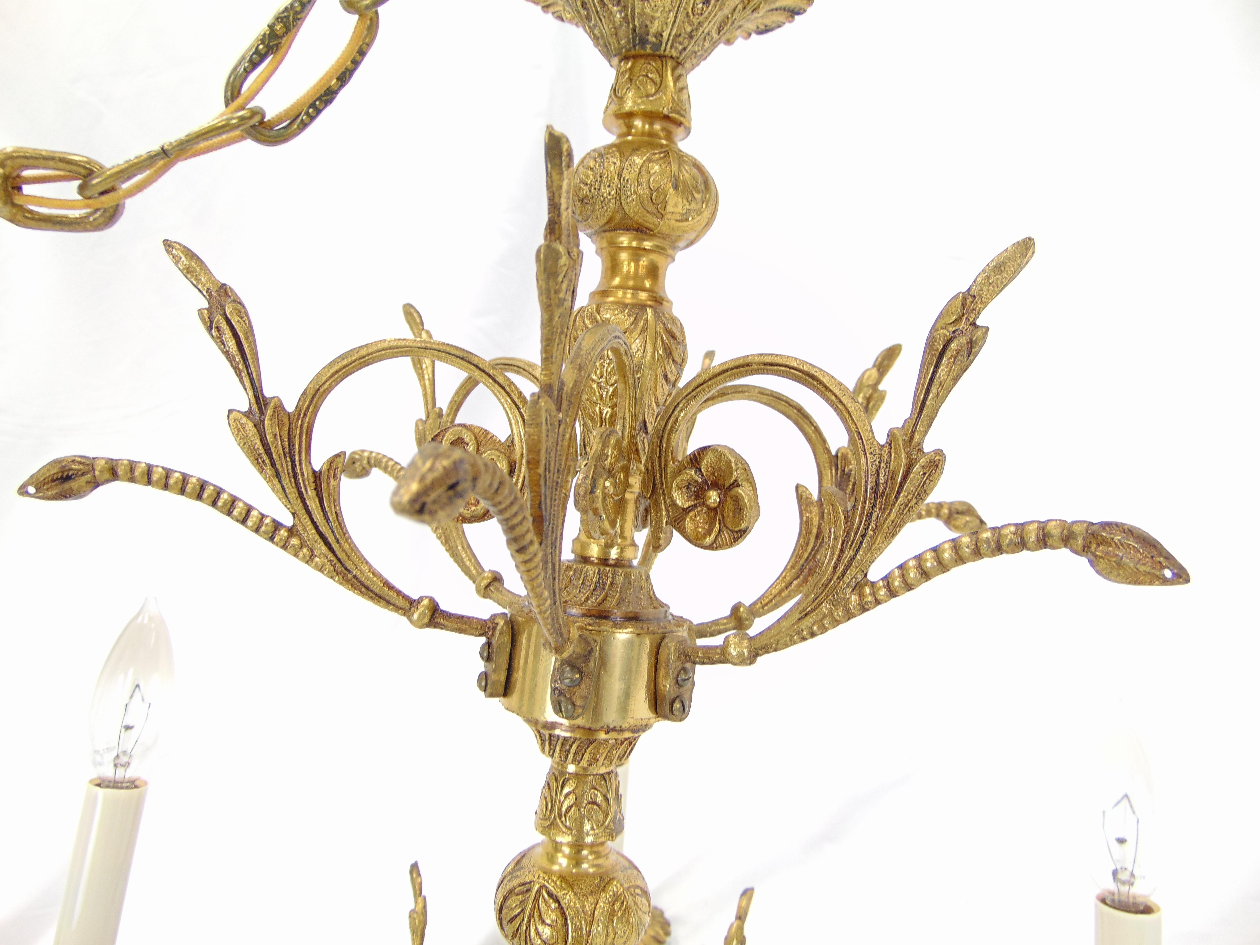 Lustre vintage en laiton orné, fabriqué en Espagne en vente 4