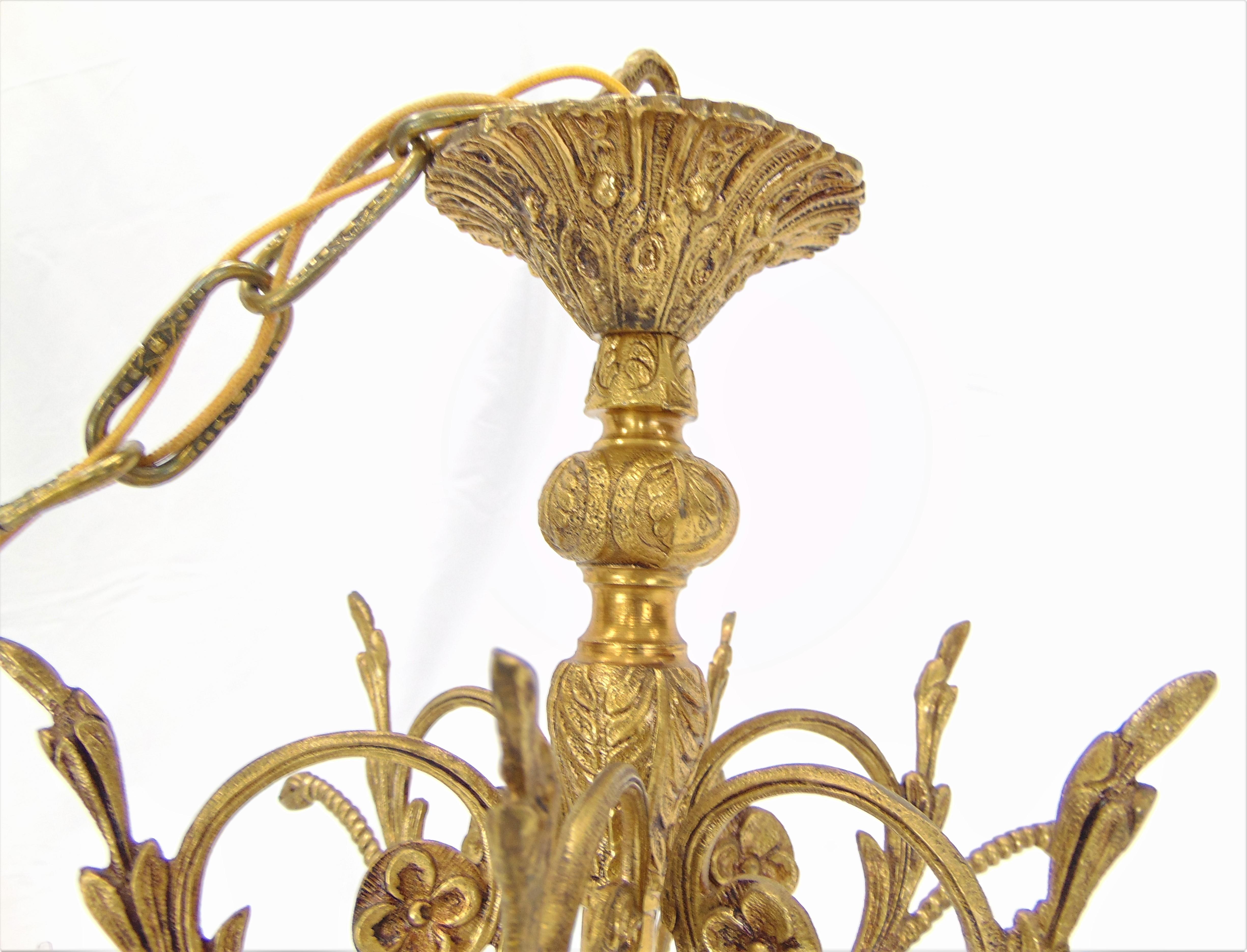 Lustre vintage en laiton orné, fabriqué en Espagne en vente 5