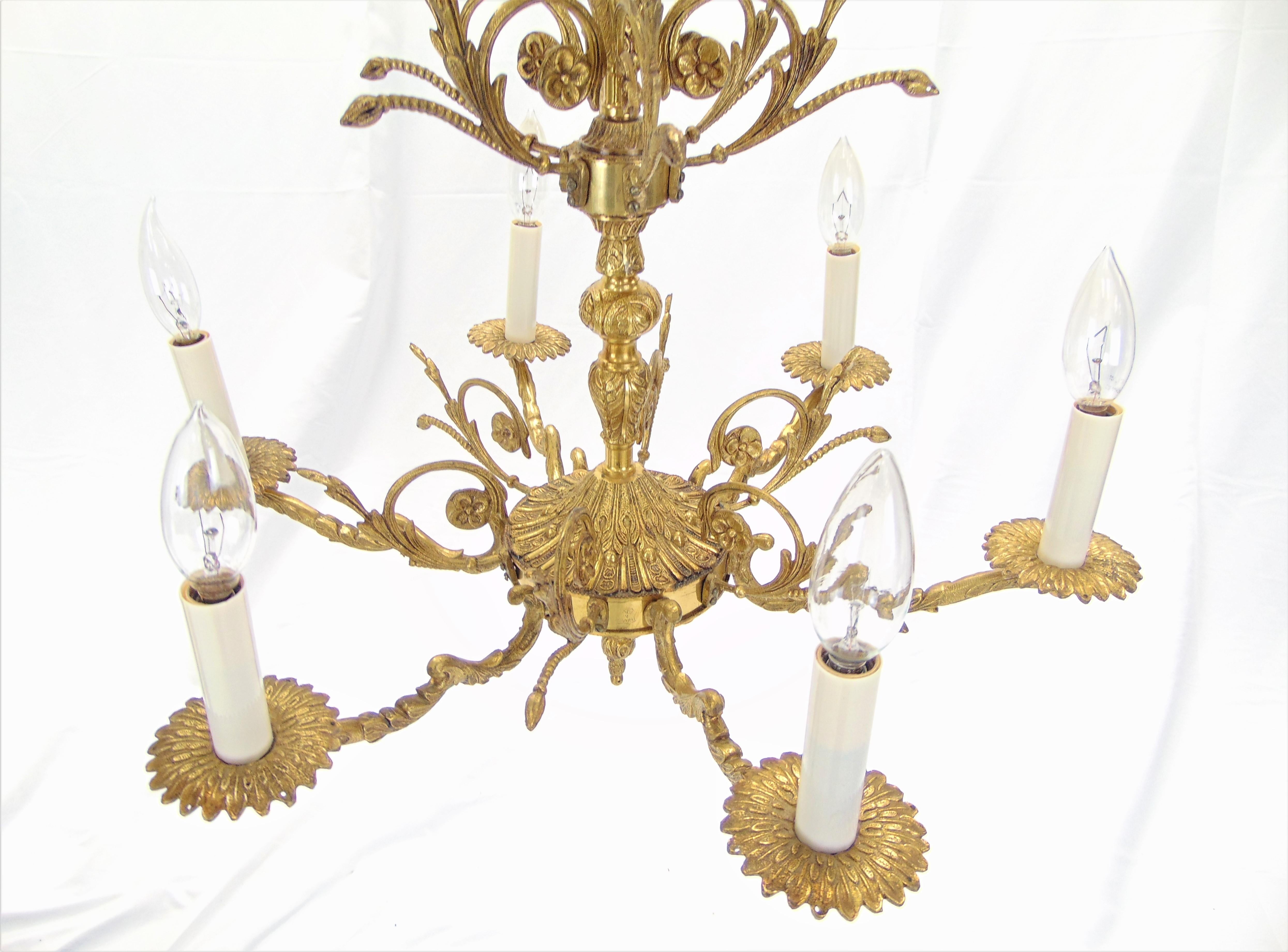 Lustre vintage en laiton orné, fabriqué en Espagne en vente 7
