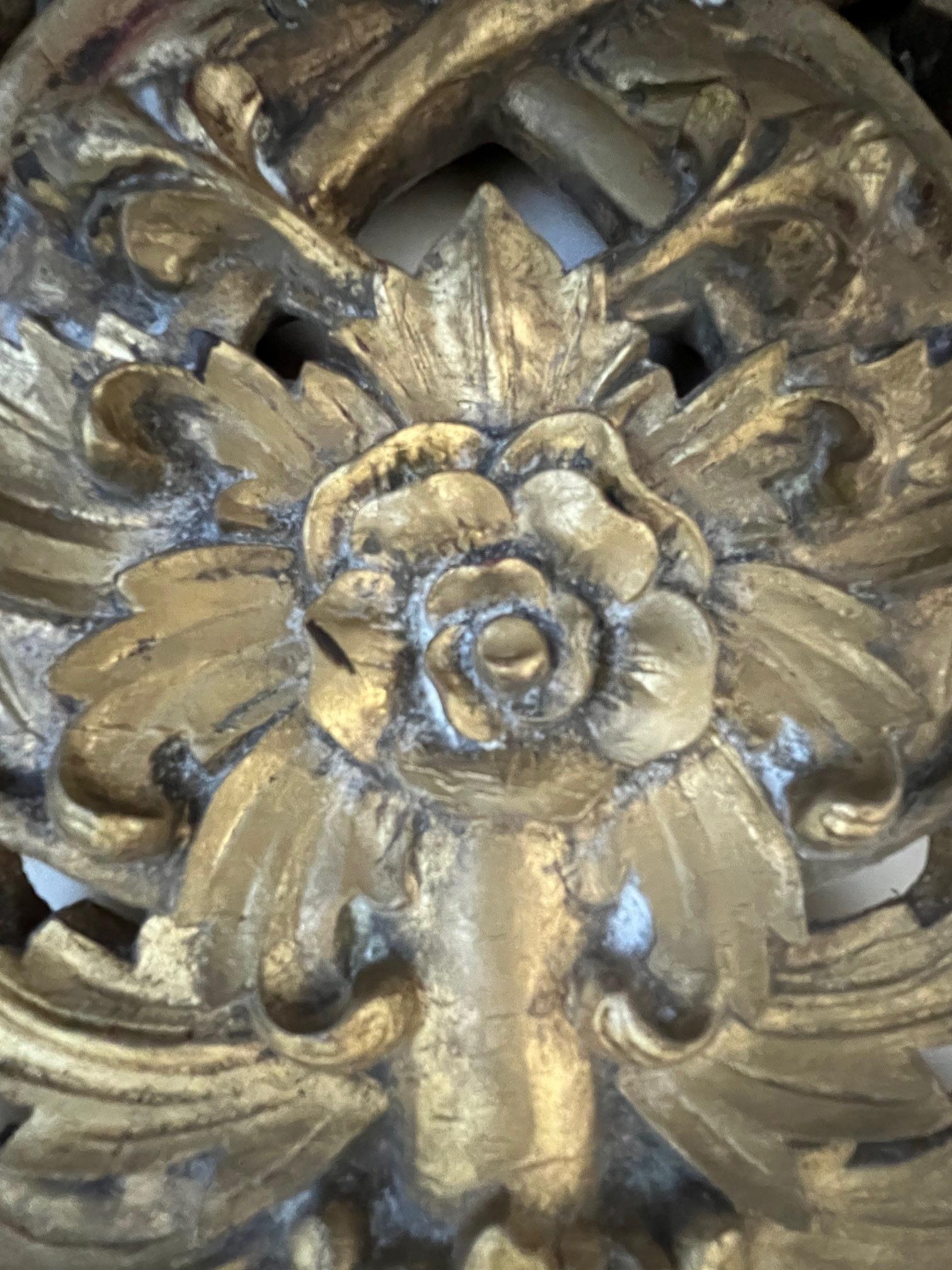 Legno dorato Specchio smussato ornato in stile francese vintage in vendita
