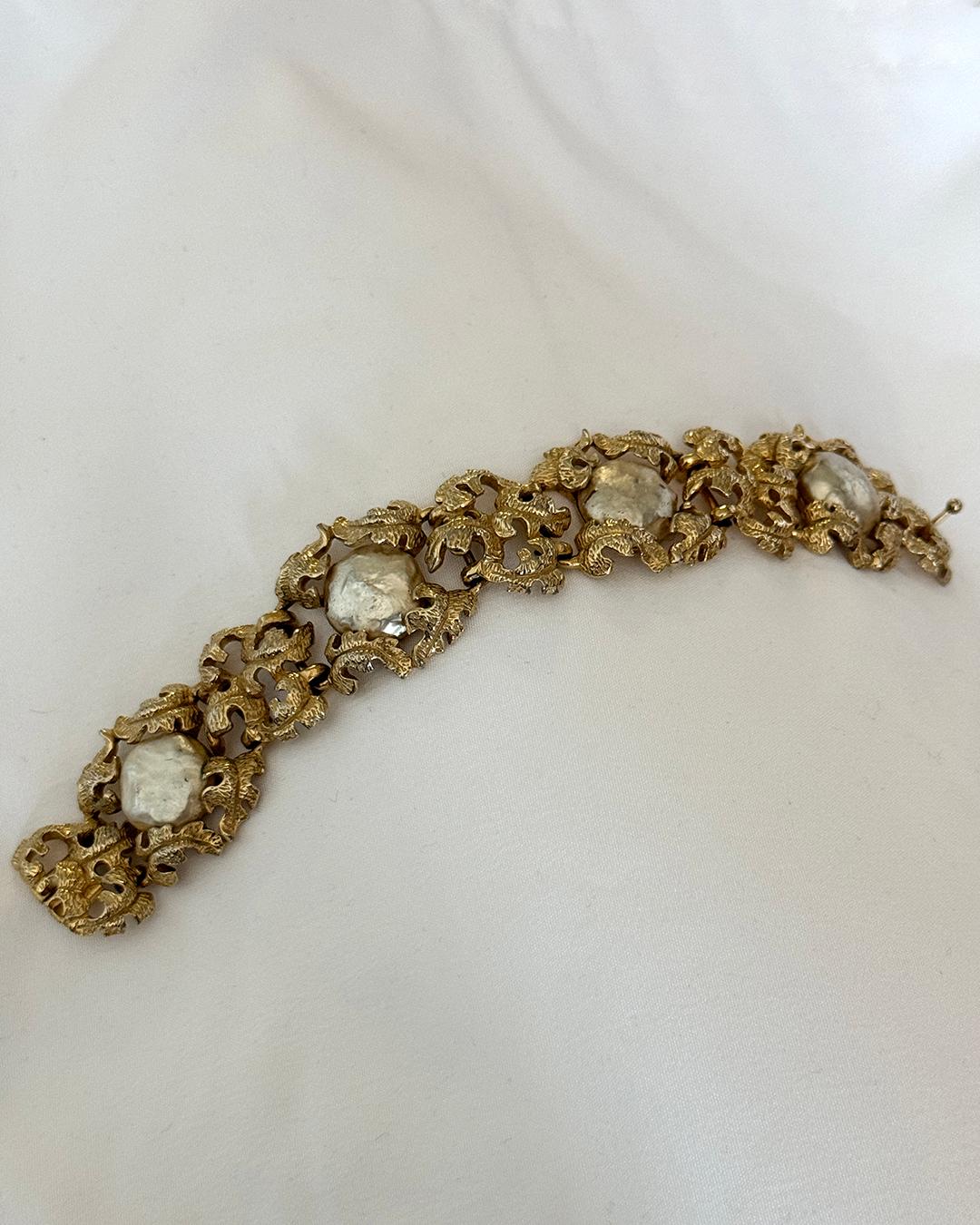 Vintage Ornate Gold Floral Bracelet with Baroque Pearls, in style of Buccellati In Good Condition For Sale In New York, NY
