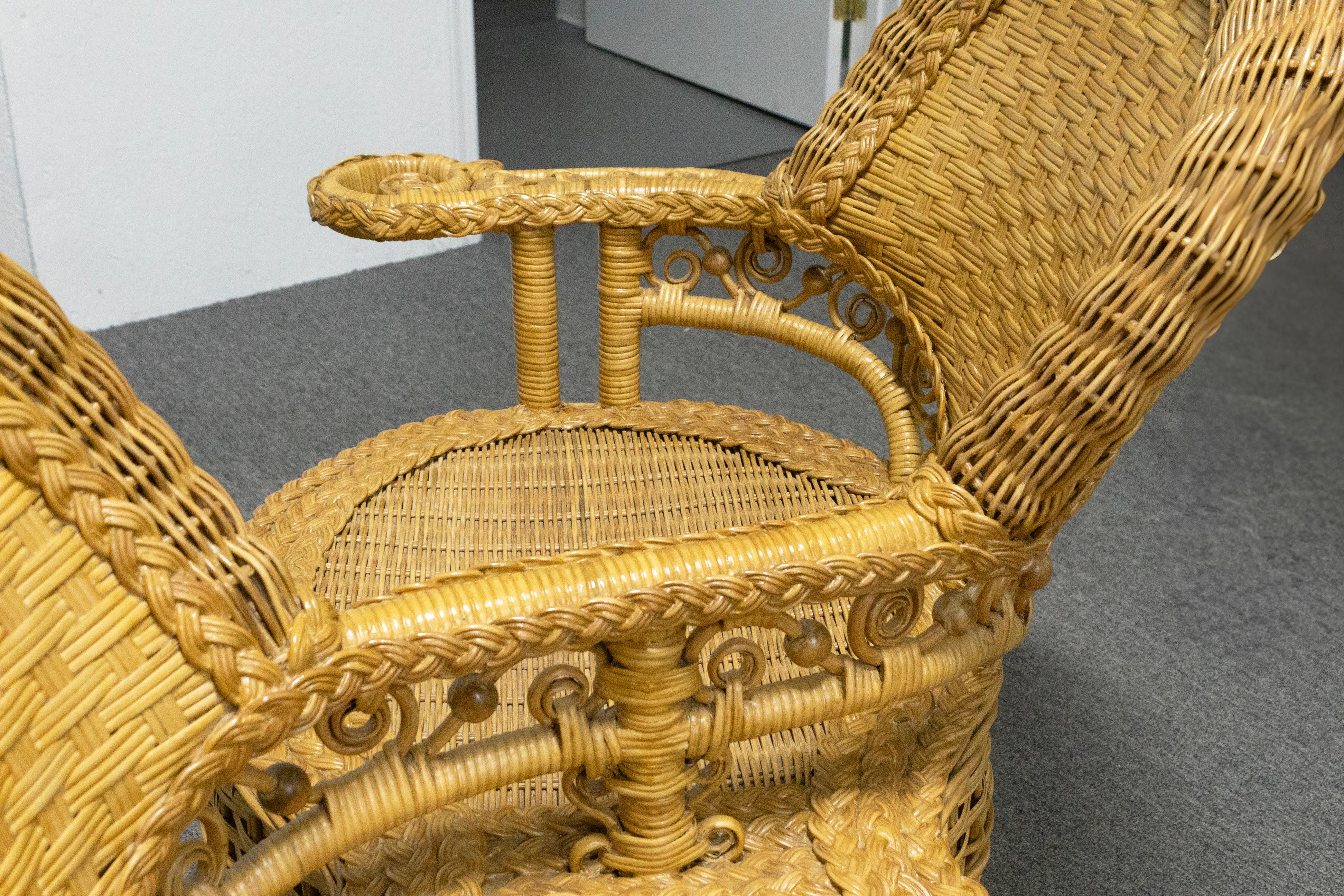 20th Century Vintage Ornate Rattan Tete a Tete Patio Gossip Chair For Sale