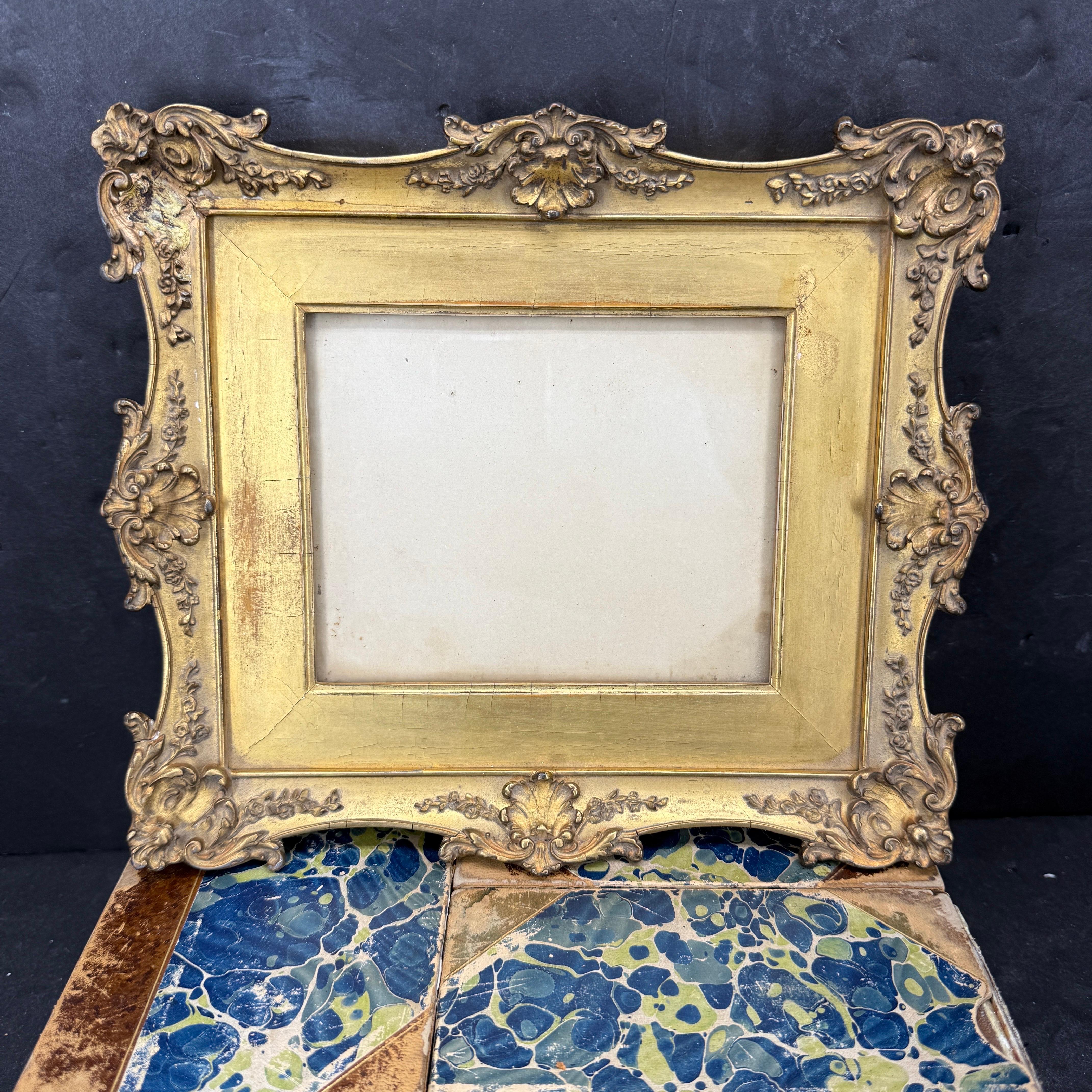 Cornice d'arte rettangolare dorata in stile rococò d'epoca in vendita 1
