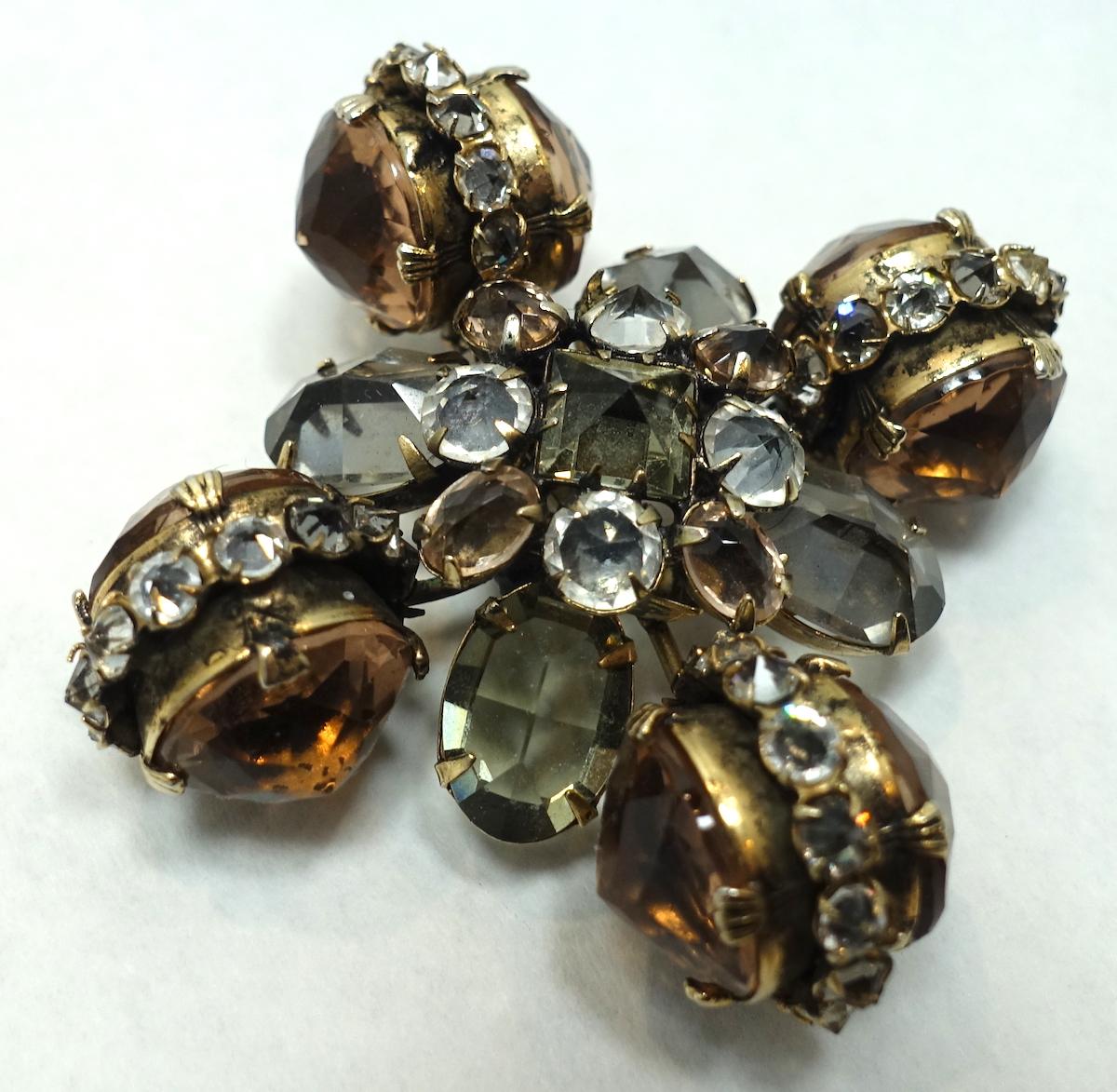 When I first saw this brooch, I thought it might be a Countess Cis … but it has no signature. This vintage brooch can also be worn as a pendant and features an ornate design with topaz, gray and clear color crystals in a gold tone setting.  This
