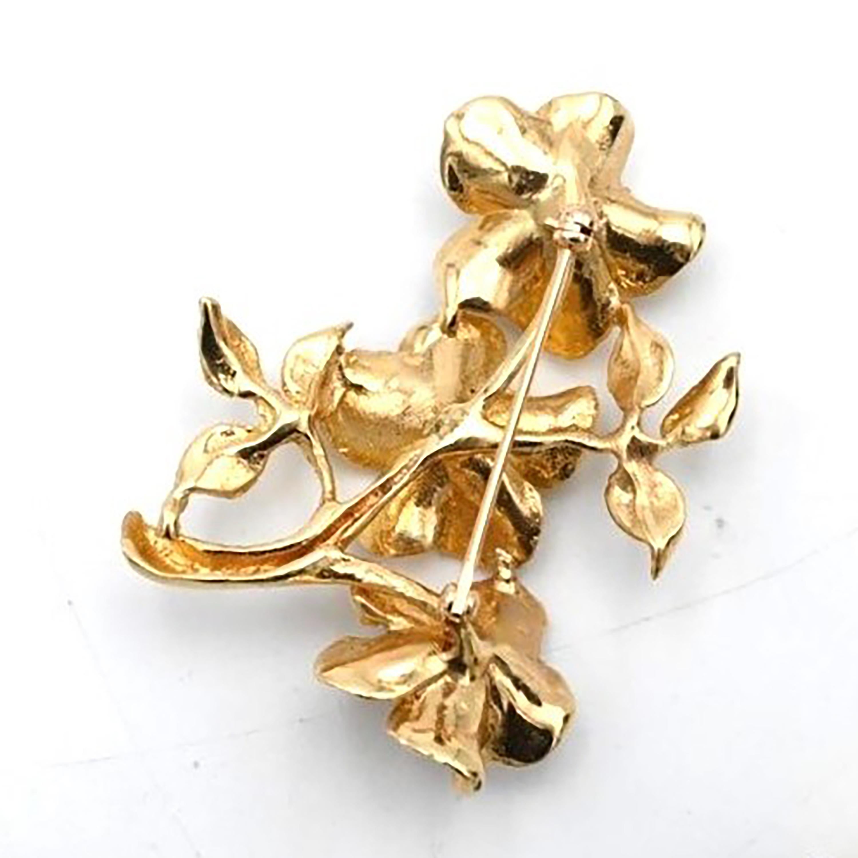 Post-War Vintage Ornate Triple Floral Design Yellow Gold  Brooch Measuring Two inches For Sale