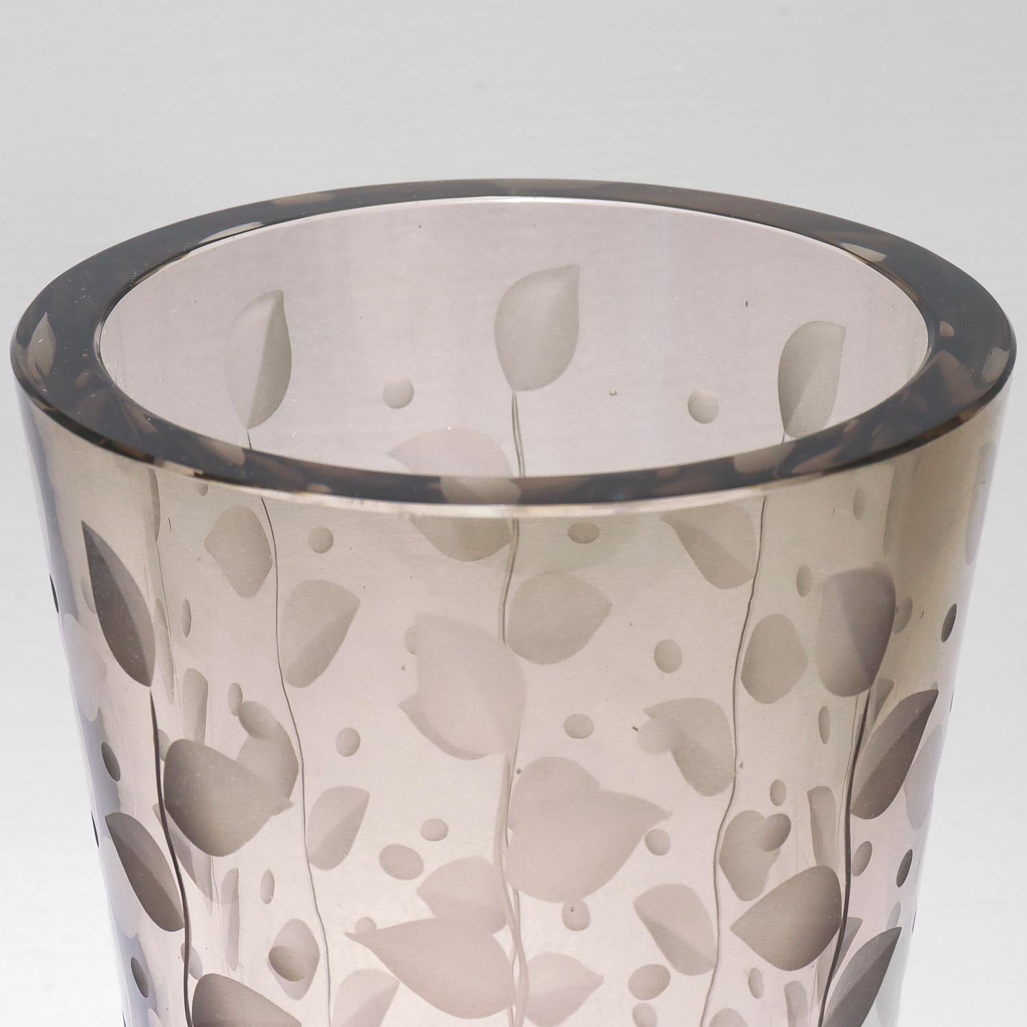 20ième siècle Vase d'art gris fumé Orrefors conçu par Edward Hald en vente