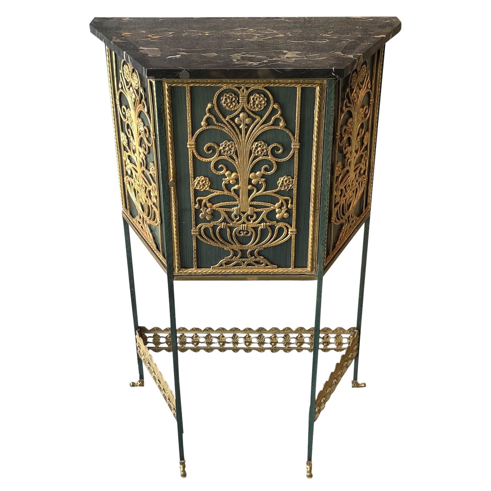 Vieille table de téléphone ou meuble de bar attribué à Oscar Bach, bronze, acier, fer et marbre