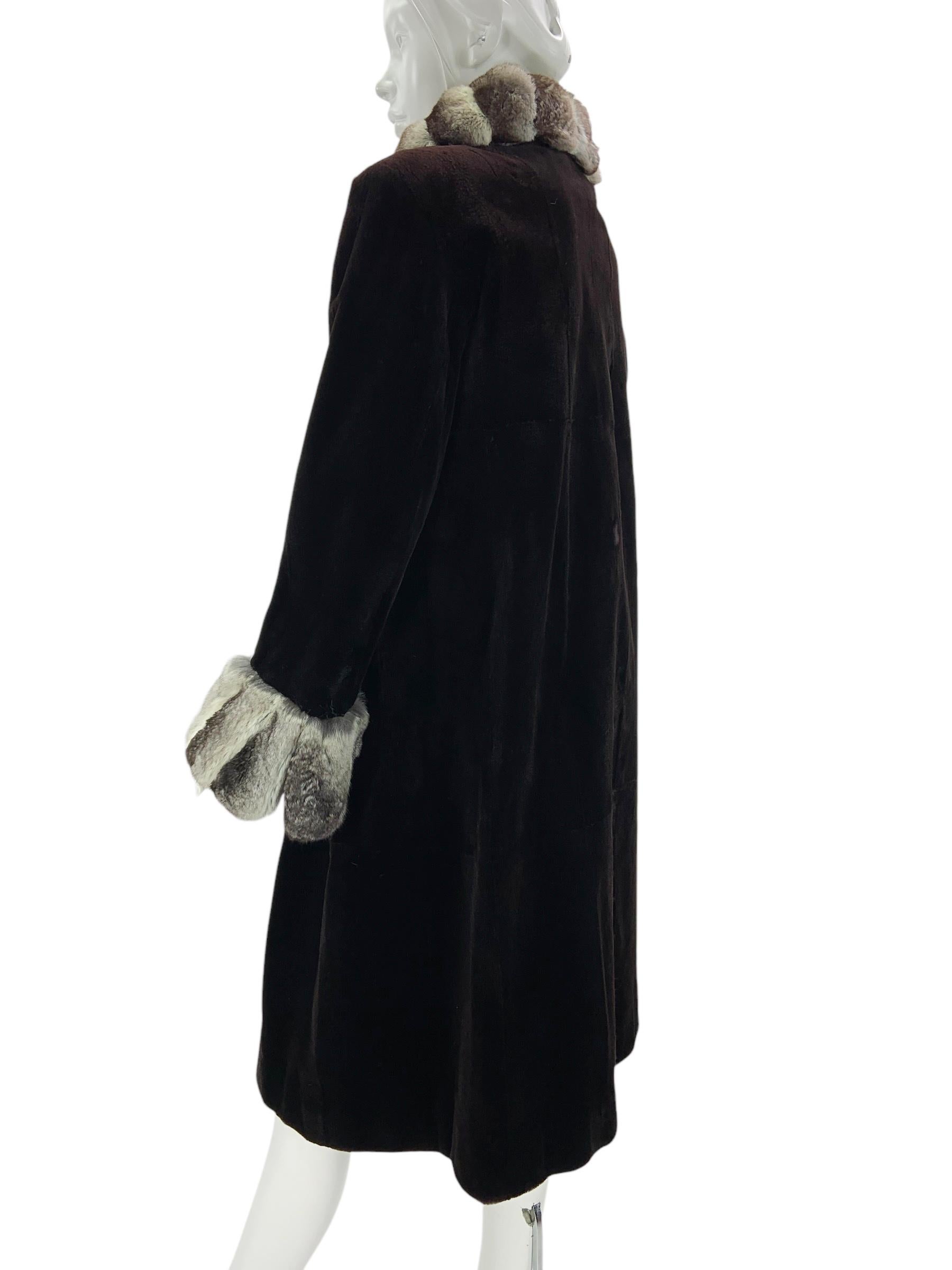 Nero Oscar de a Renta by Vintage  Alixandre Visone con rifiniture in cincillà nero taglia L. in vendita
