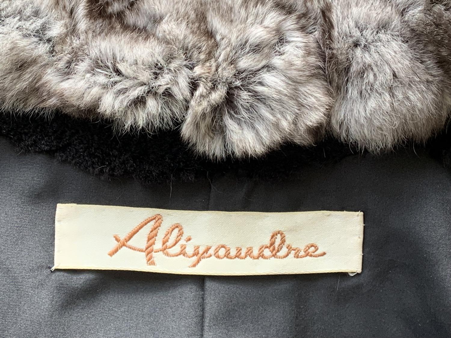 Oscar de a Renta by Vintage  Alixandre Visone con rifiniture in cincillà nero taglia L. in vendita 1