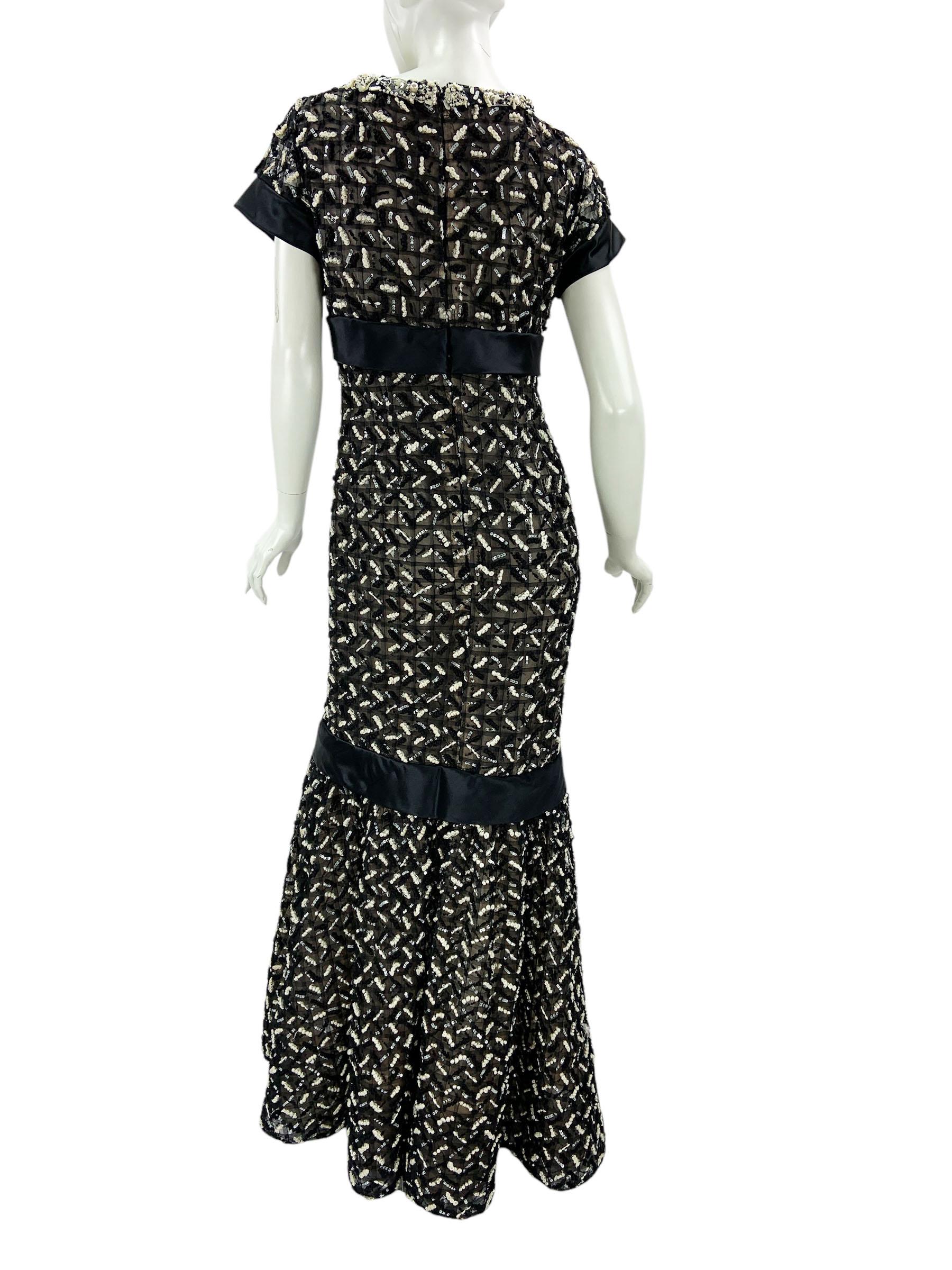Vintage Oscar de la Renta 2009 Collection Black Beaded & Embroidered Dress 6 In Good Condition For Sale In Montgomery, TX