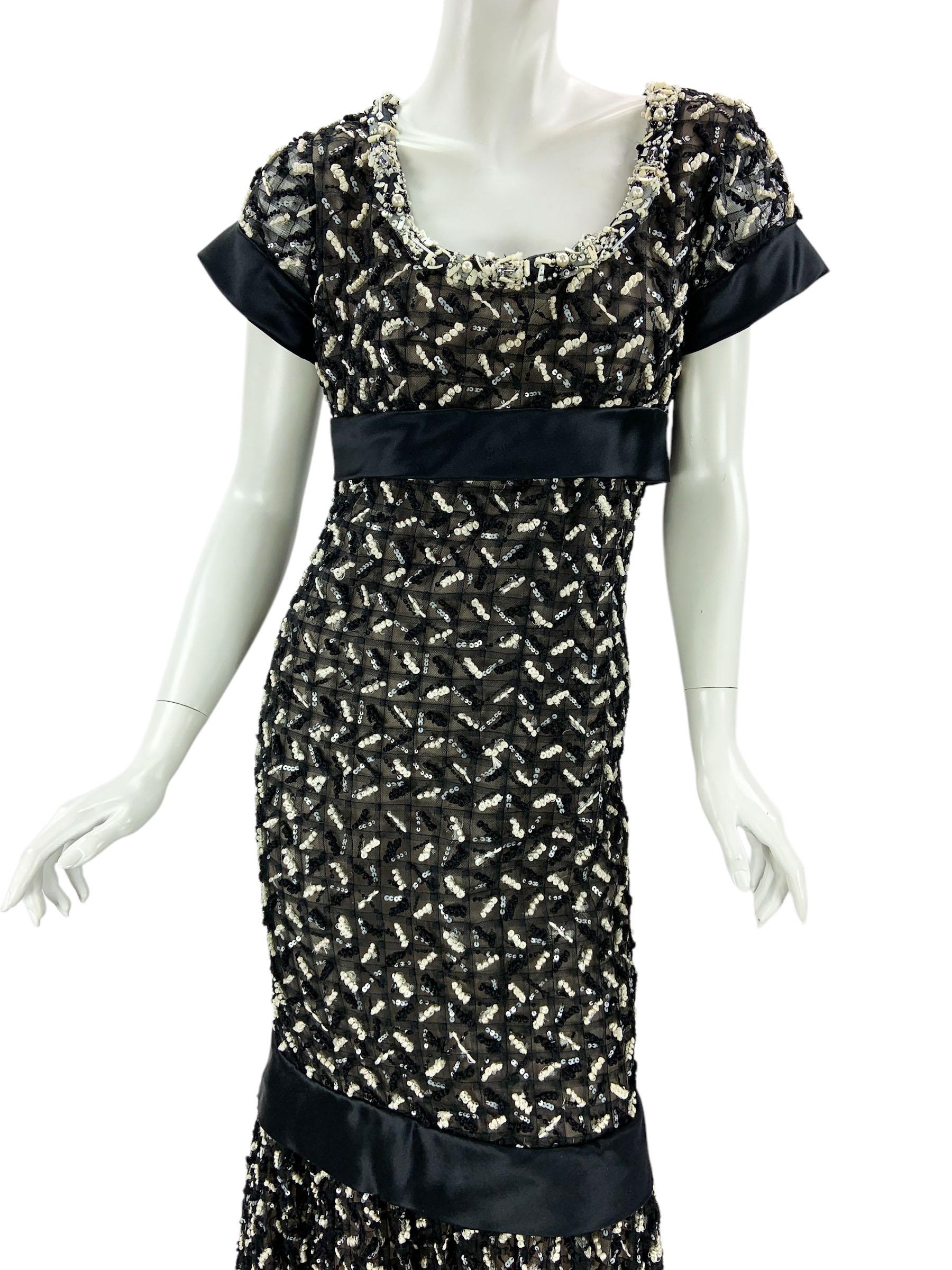 Women's Vintage Oscar de la Renta 2009 Collection Black Beaded & Embroidered Dress 6 For Sale