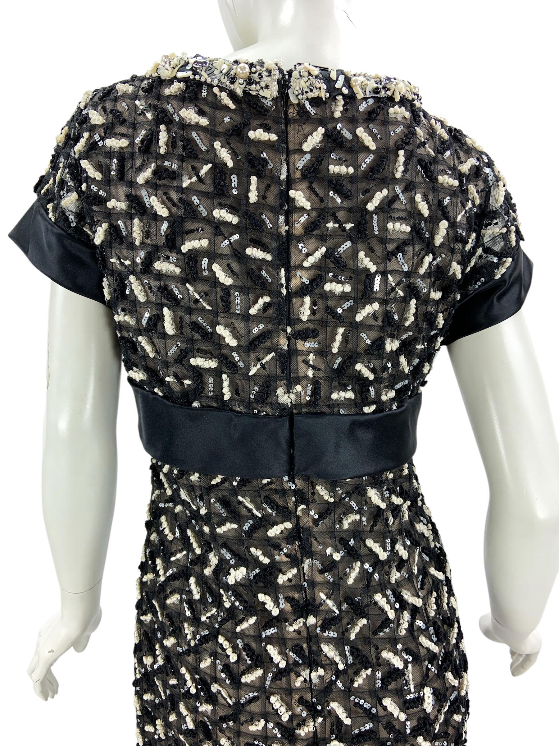Vintage Oscar de la Renta 2009 Collection Black Beaded & Embroidered Dress 6 For Sale 4