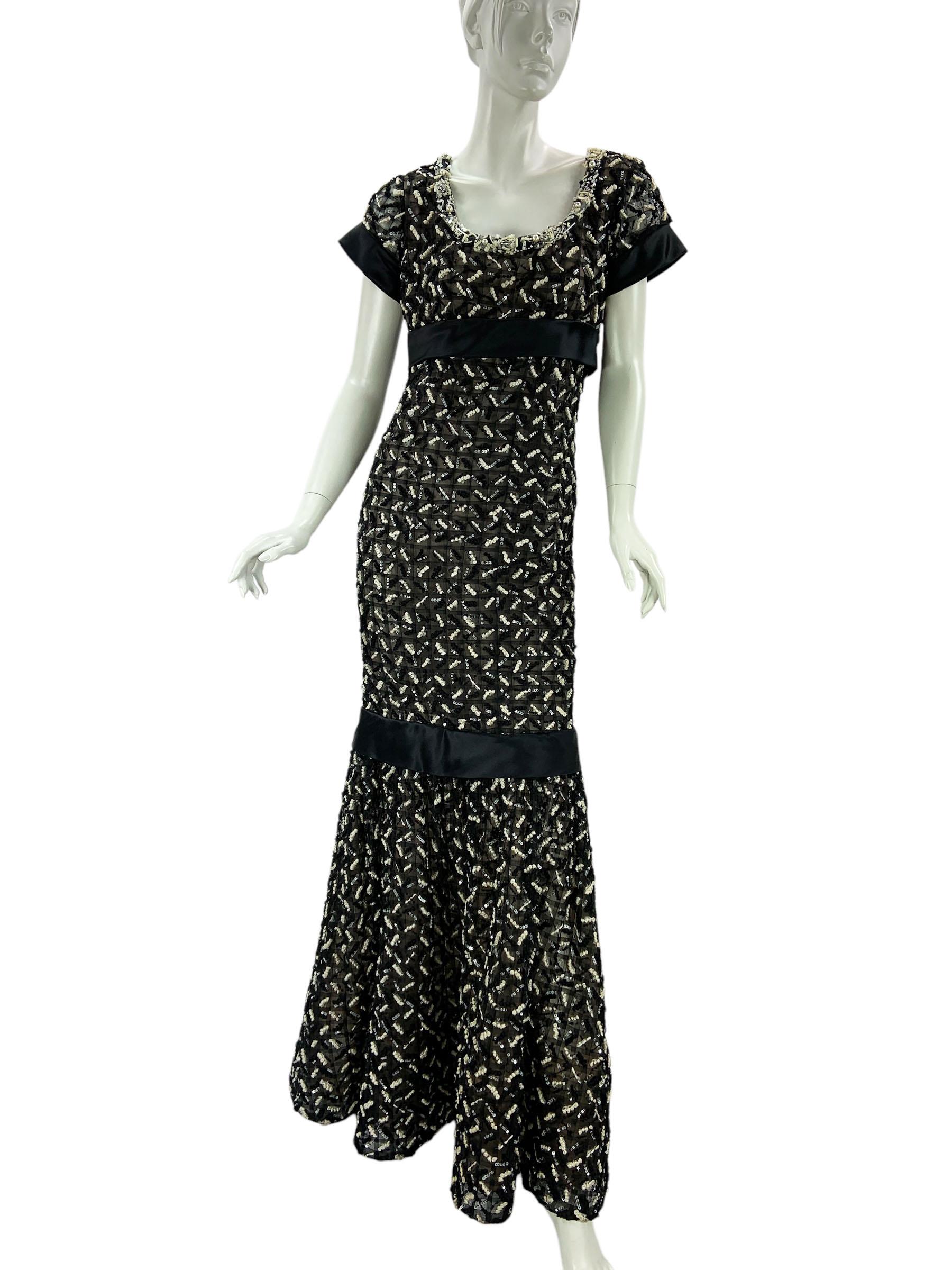 Vintage Oscar de la Renta 2009 Collection Black Beaded & Embroidered Dress 6 For Sale 5