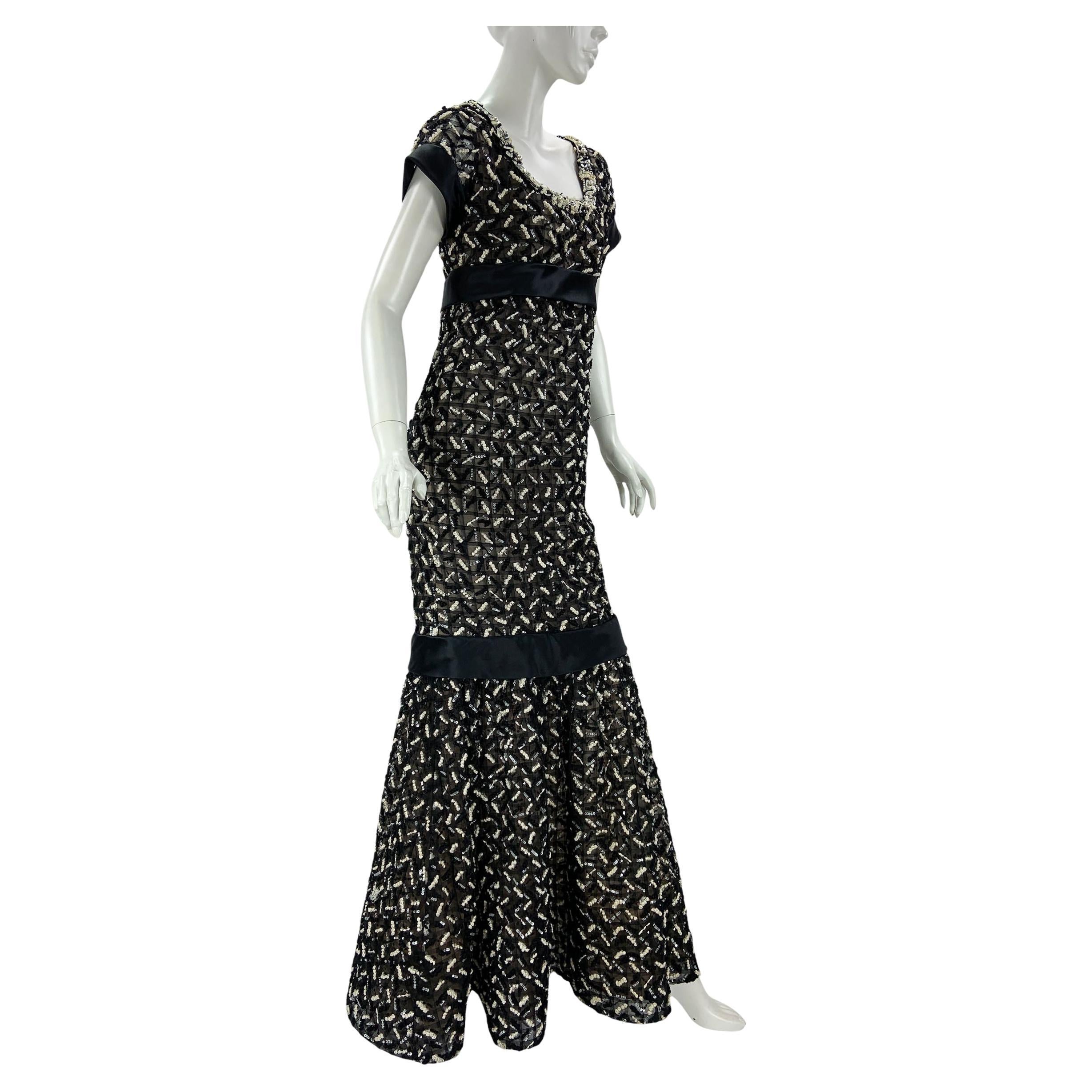 Vintage Oscar de la Renta 2009 Collection Black Beaded & Embroidered Dress 6 For Sale