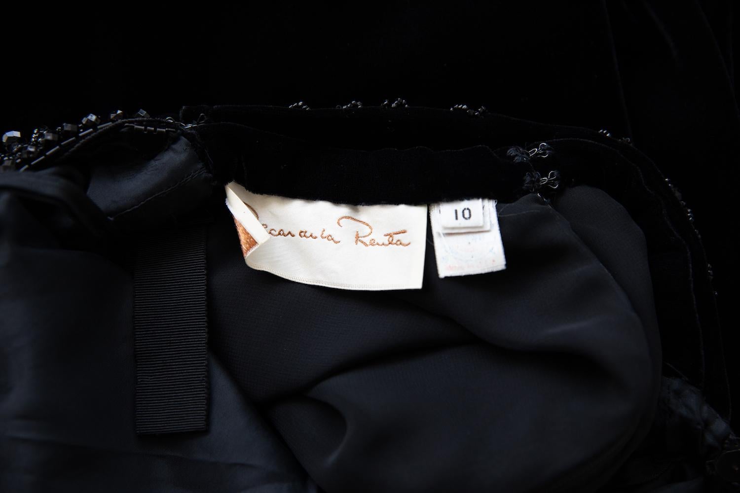 Vintage Oscar De La Renta Beaded Velvet Gown In Good Condition In Thousand Oaks, CA