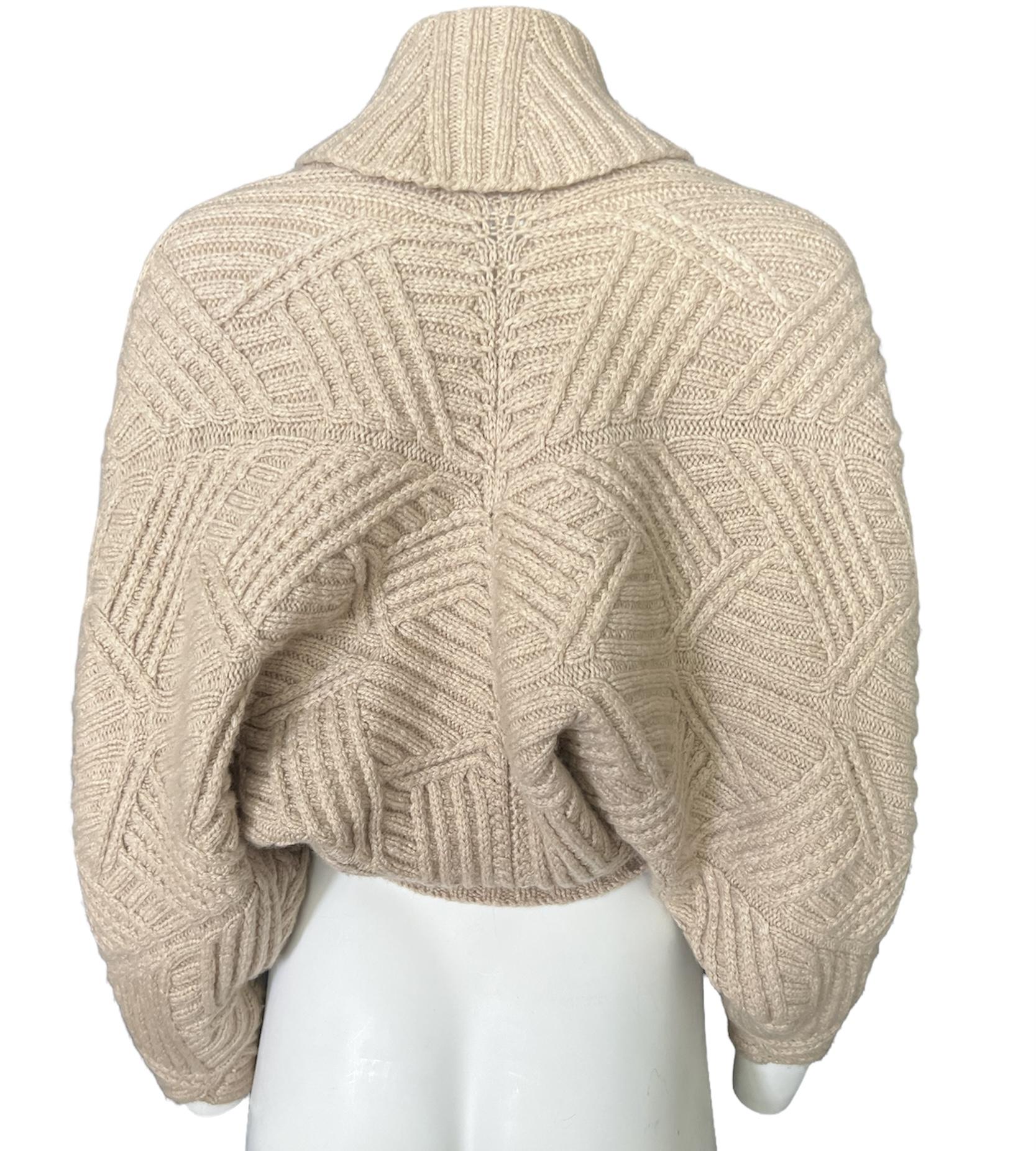 Vintage Oscar de la Renta Beige Cardigan Sweater, Size Small In Excellent Condition For Sale In Beverly Hills, CA