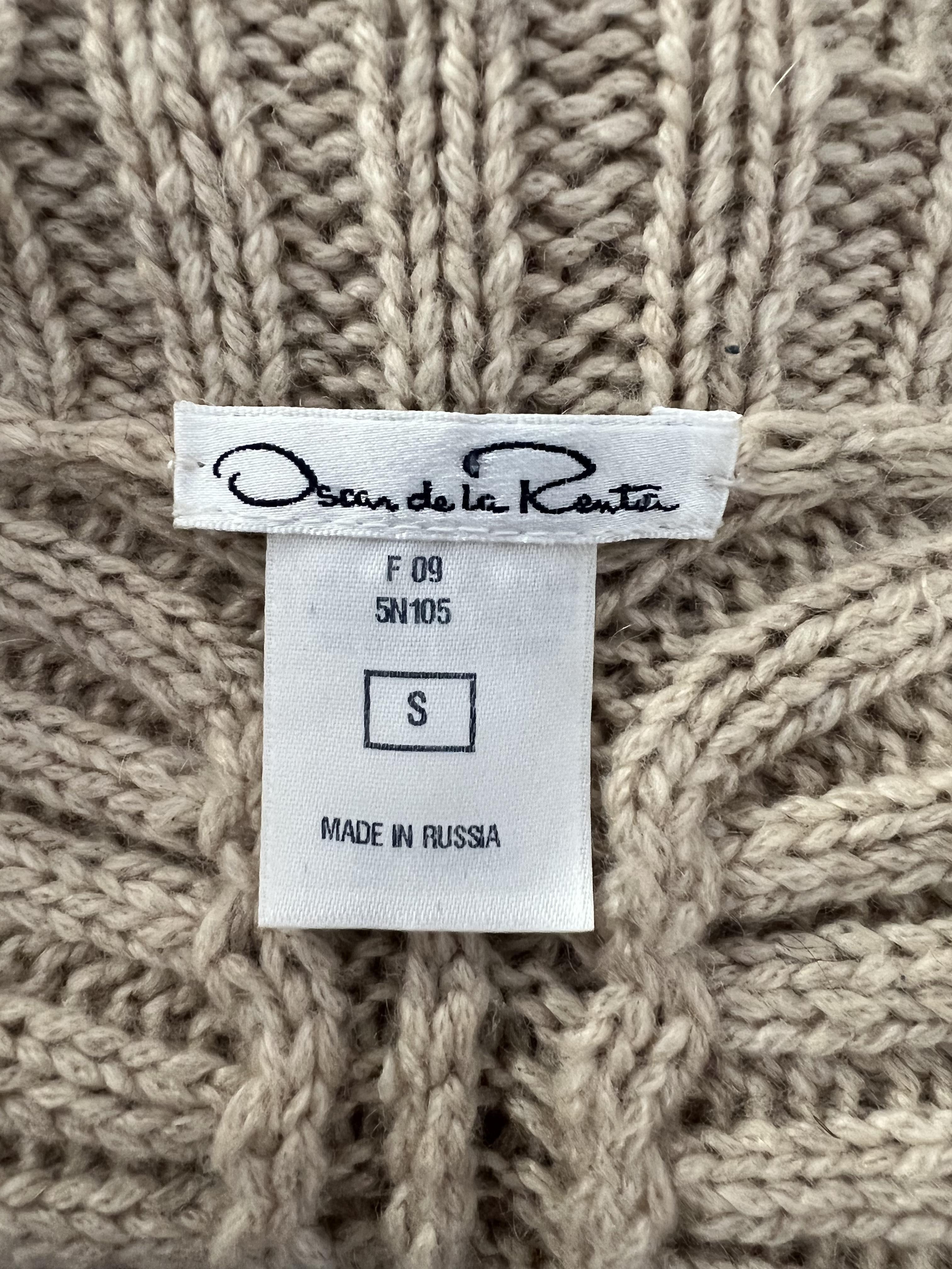 Vintage Oscar de la Renta Beige Cardigan Sweater, Size Small For Sale 2