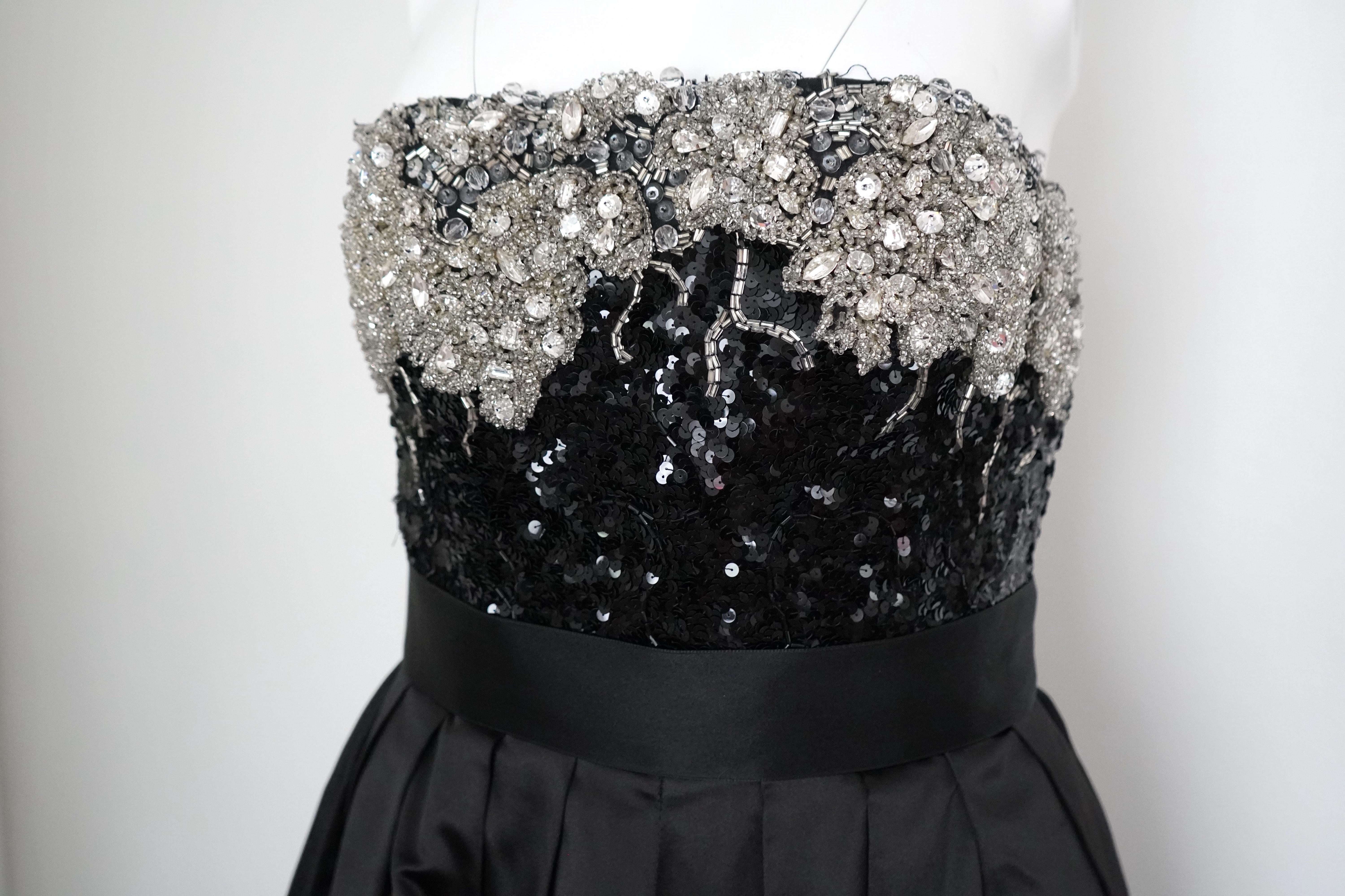 Women's Vintage OSCAR DE LA RENTA Black Silk & Swarovski Maxi Evening Dress Gown Size 8 For Sale