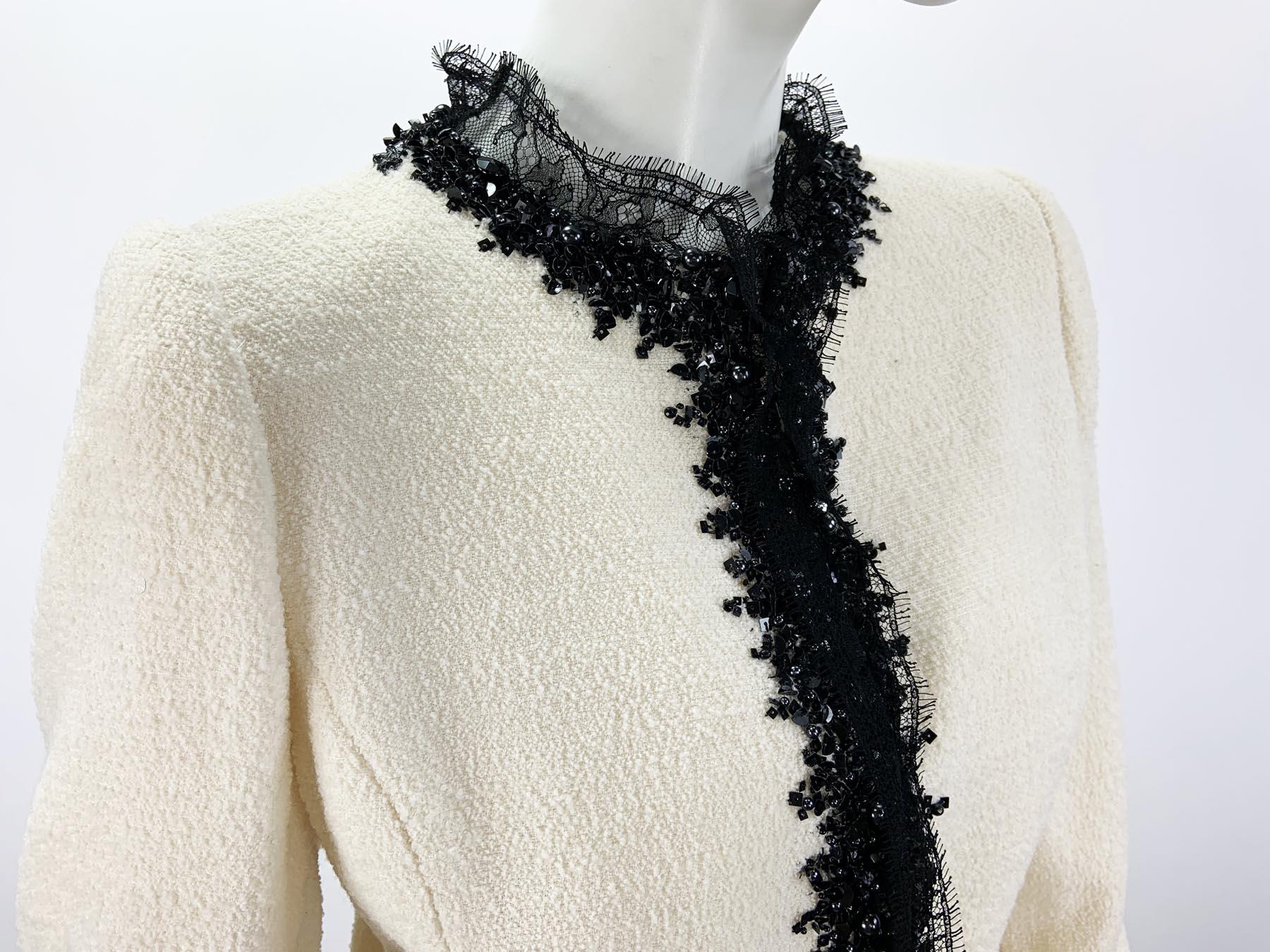 Vintage Oscar de la Renta Boucle White Lace and Beads Embellished Jacket US 8  For Sale 2