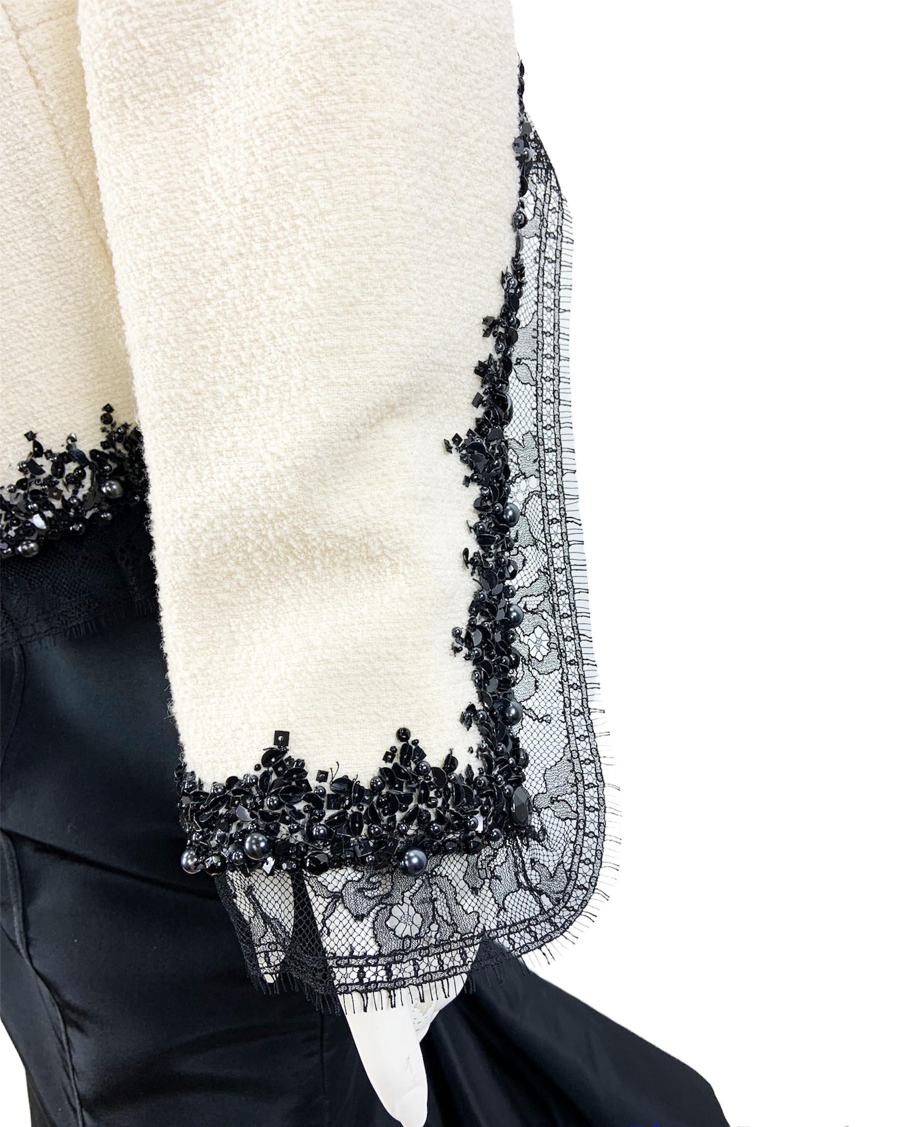 Vintage Oscar de la Renta Boucle White Lace and Beads Embellished Jacket US 8  For Sale 3