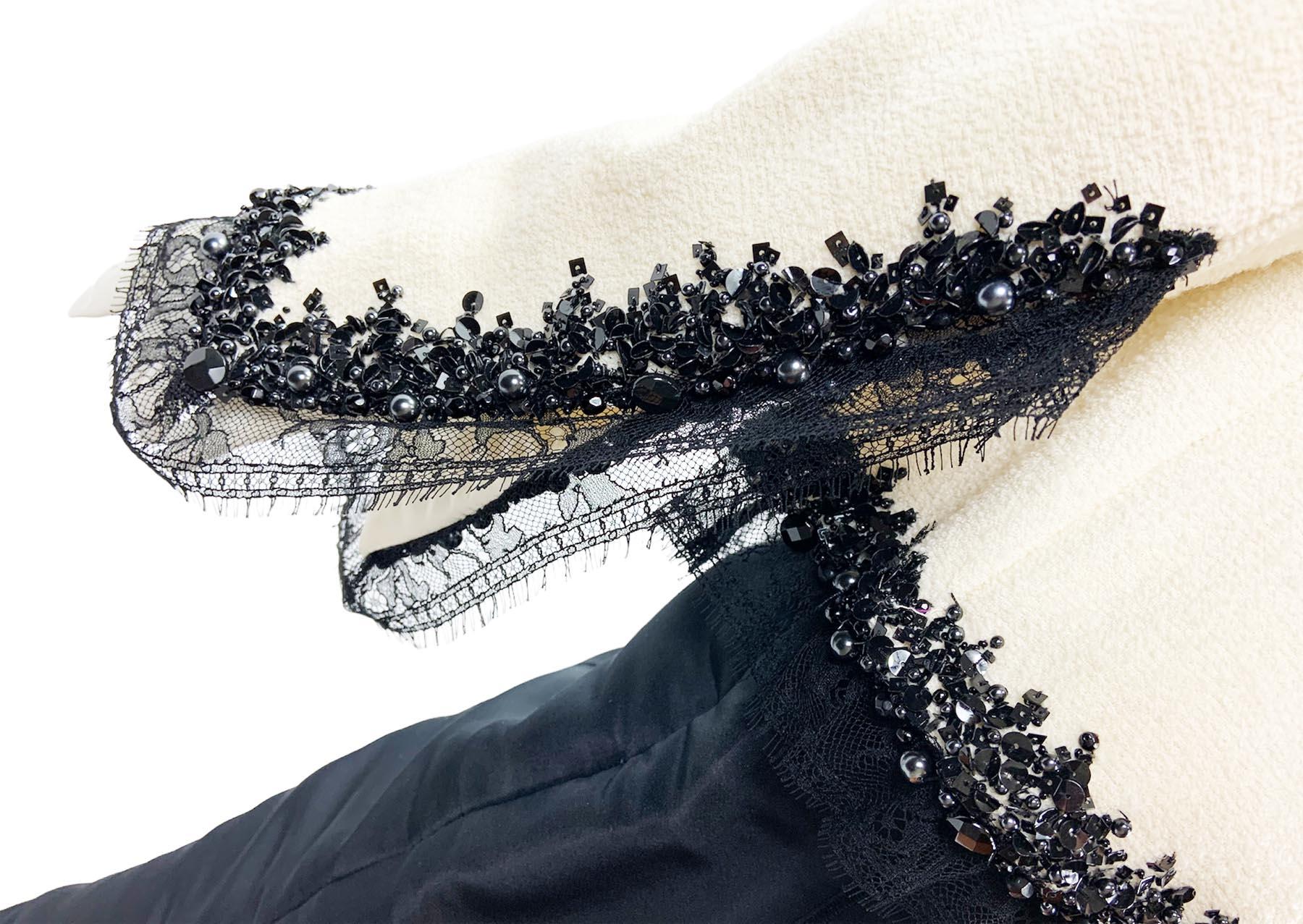 Vintage Oscar de la Renta Boucle White Lace and Beads Embellished Jacket US 8  For Sale 4