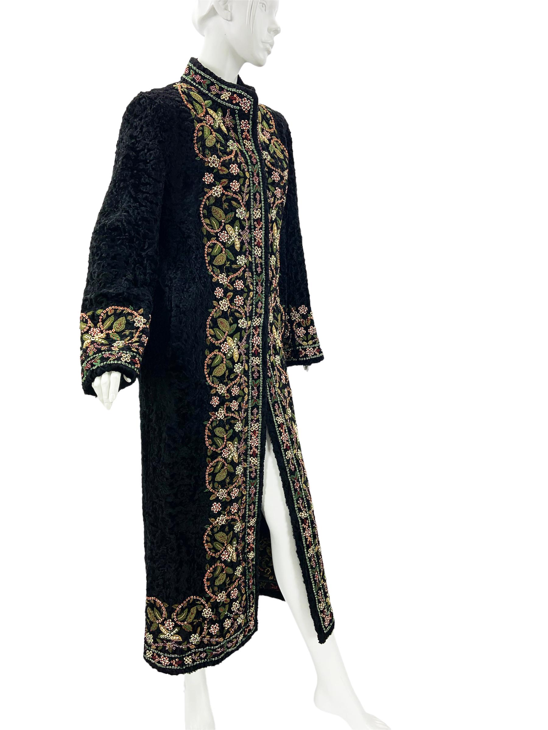 Vintage Oscar De La Renta Couture FW 2002 Breitschwanz-Lamm mit Perlen bestickter Mantel Damen im Angebot