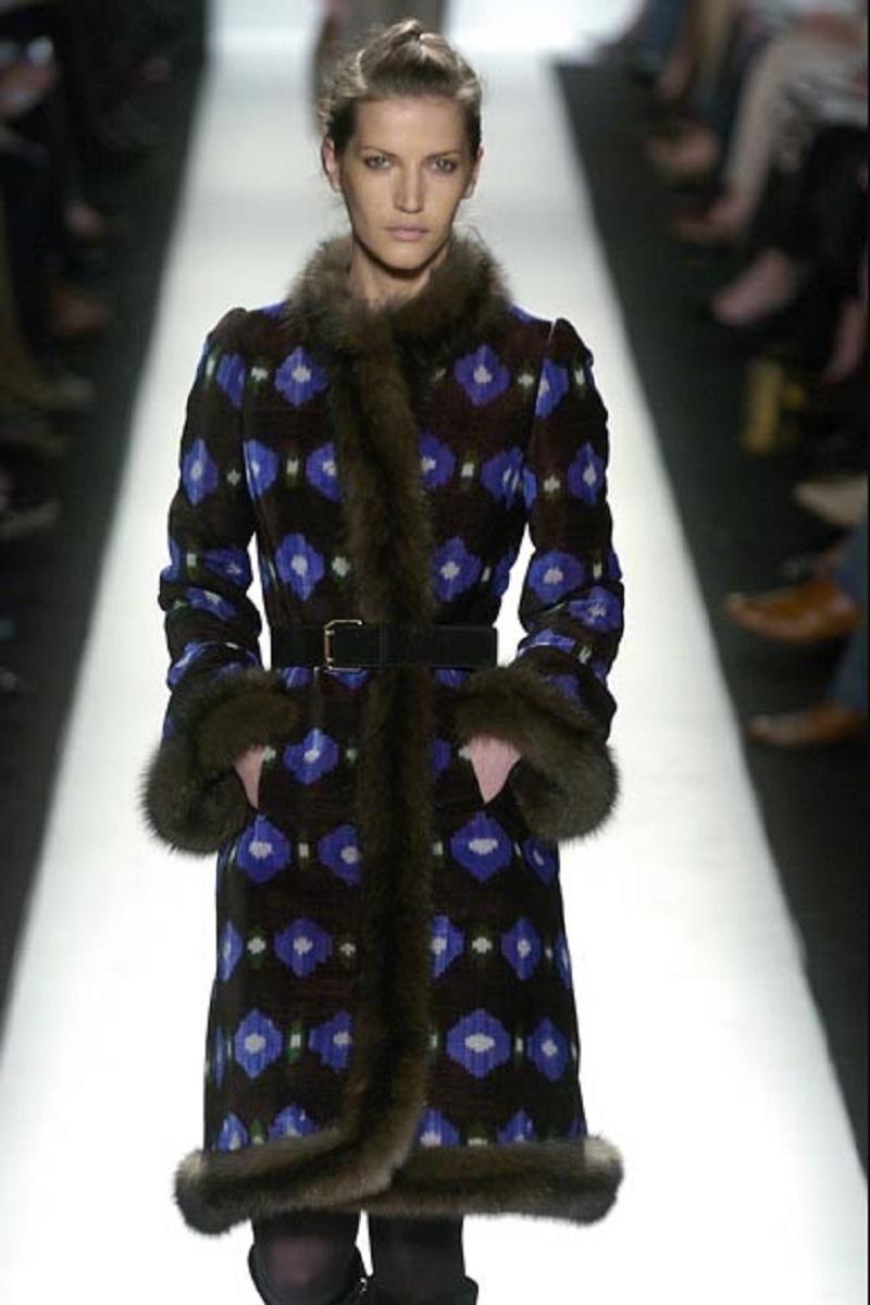 Nero Oscar De La Renta Vintage A/I 2005 Cappotto in seta con stampa ikat e finiture in zibellino US 6 in vendita