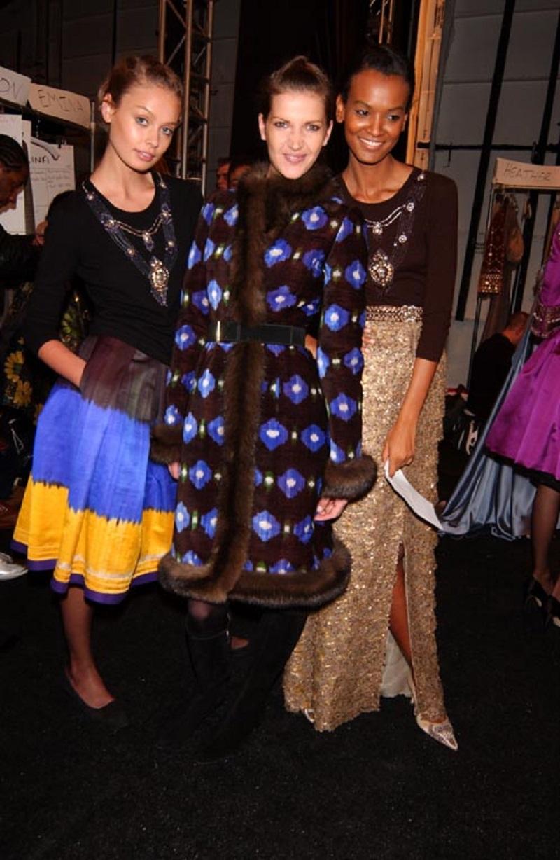 Oscar De La Renta Vintage A/I 2005 Cappotto in seta con stampa ikat e finiture in zibellino US 6 In condizioni Nuovo in vendita a Montgomery, TX