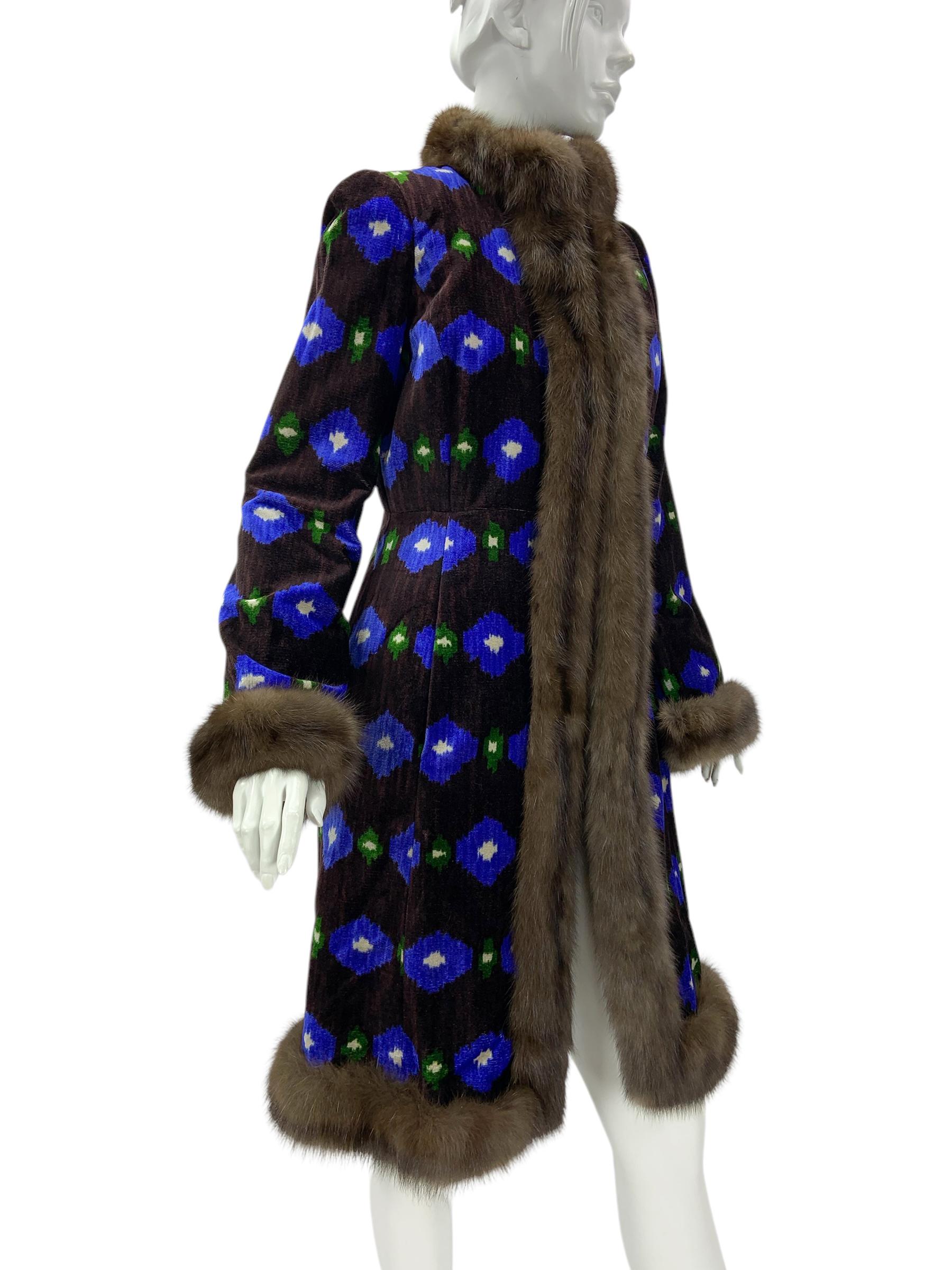 Oscar De La Renta Vintage A/I 2005 Cappotto in seta con stampa ikat e finiture in zibellino US 6 in vendita 1