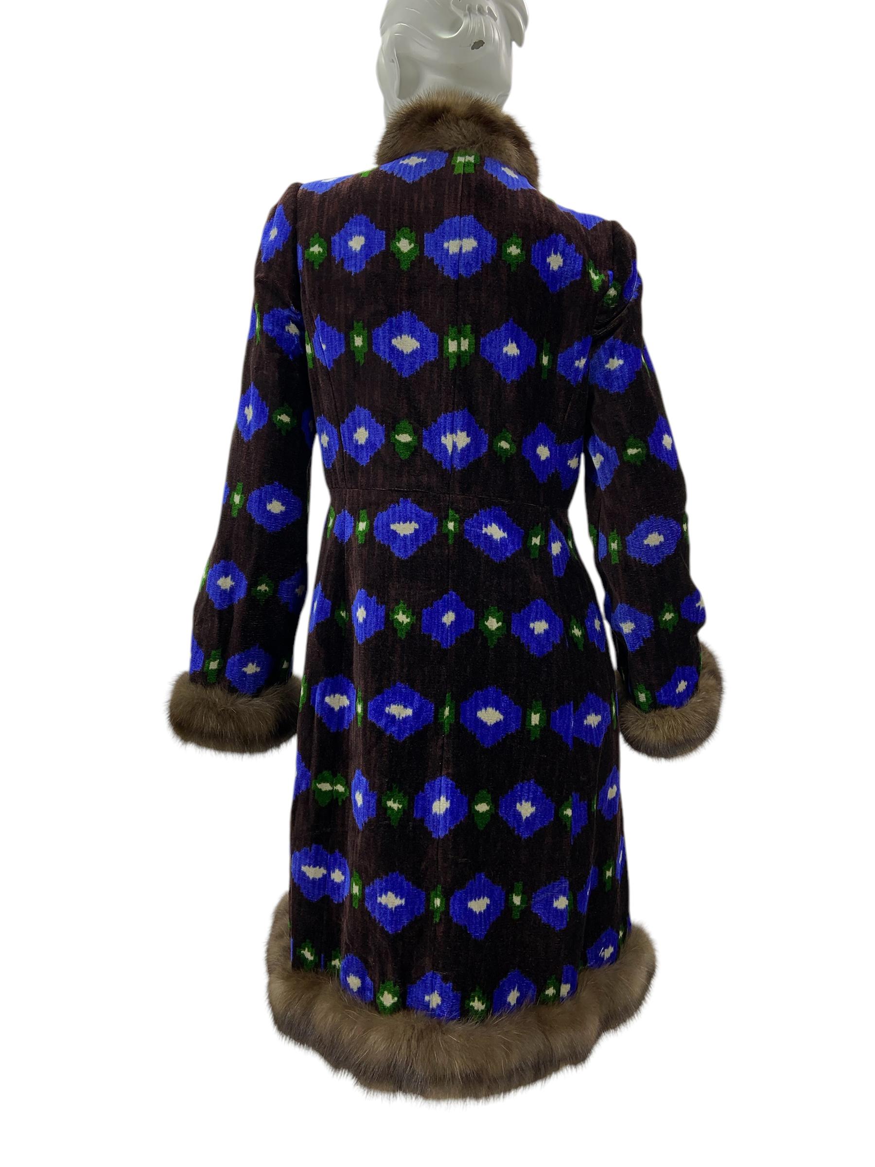 Oscar De La Renta Vintage A/I 2005 Cappotto in seta con stampa ikat e finiture in zibellino US 6 in vendita 3