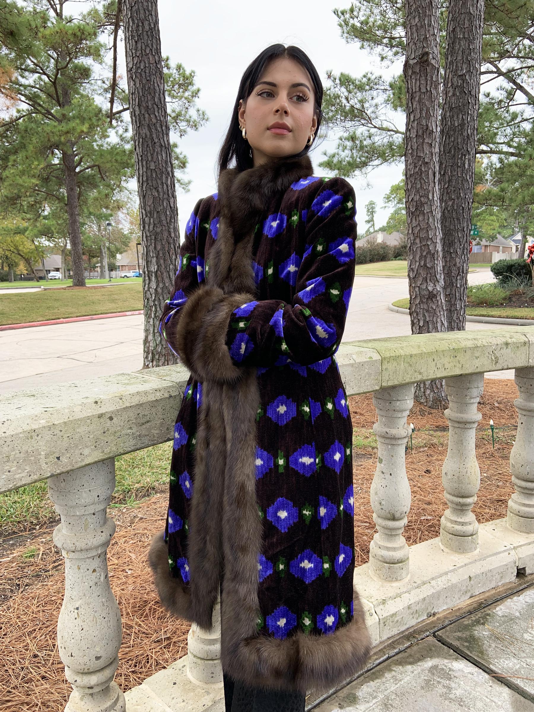 Oscar De La Renta Vintage A/I 2005 Cappotto in seta con stampa ikat e finiture in zibellino US 6 in vendita 4