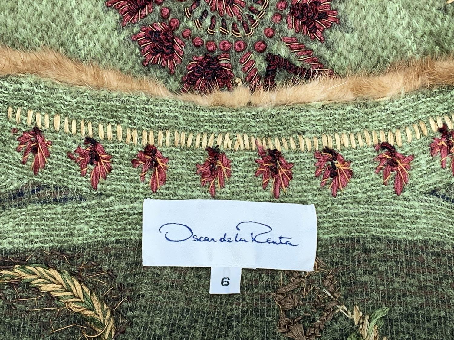 Vintage Oscar de la Renta FW 2000 Runway Sable Trim Embroidered Vest US 6 For Sale 1