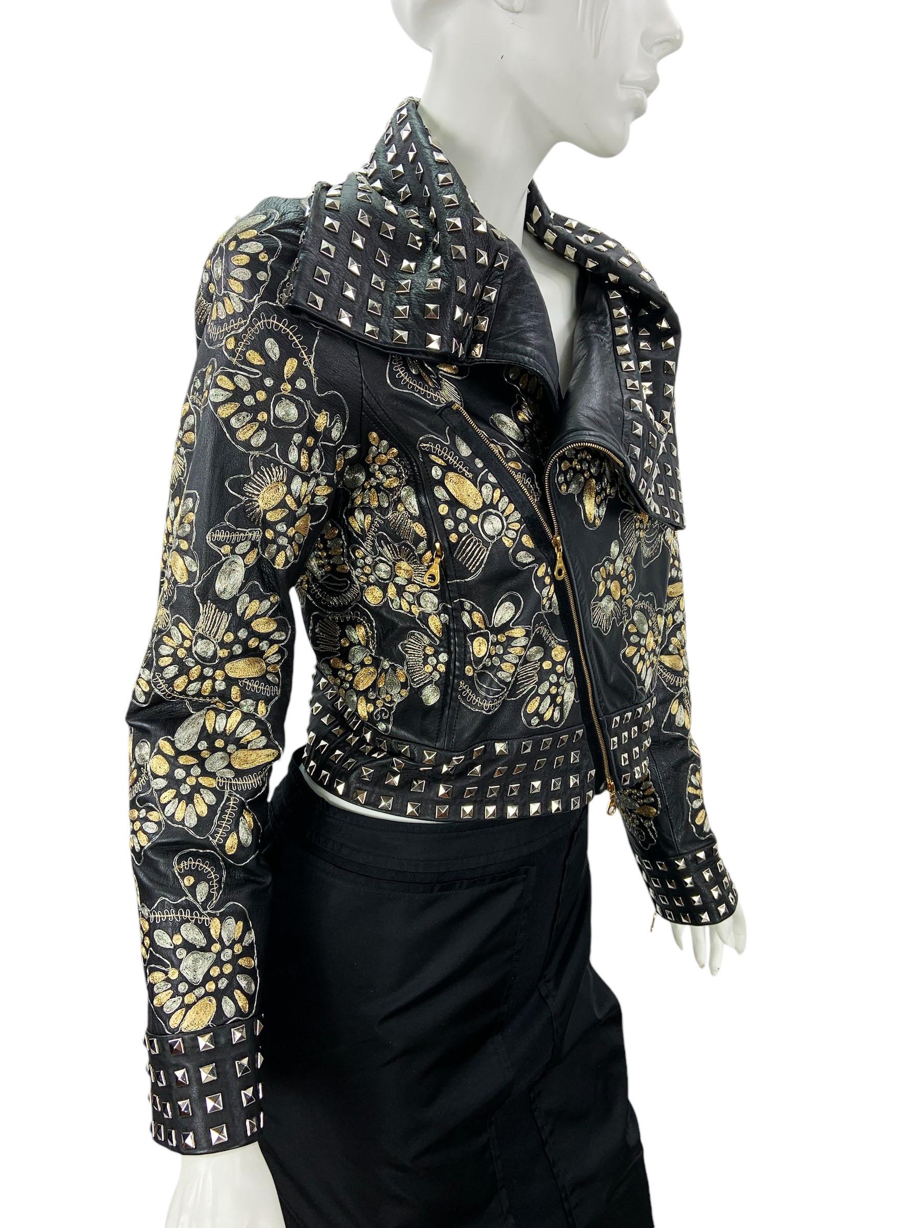 Vintage Oscar De La Renta FW 2009 Chaqueta de piel negra bordada con tachuelas US  6 en Excelente estado para la venta en Montgomery, TX