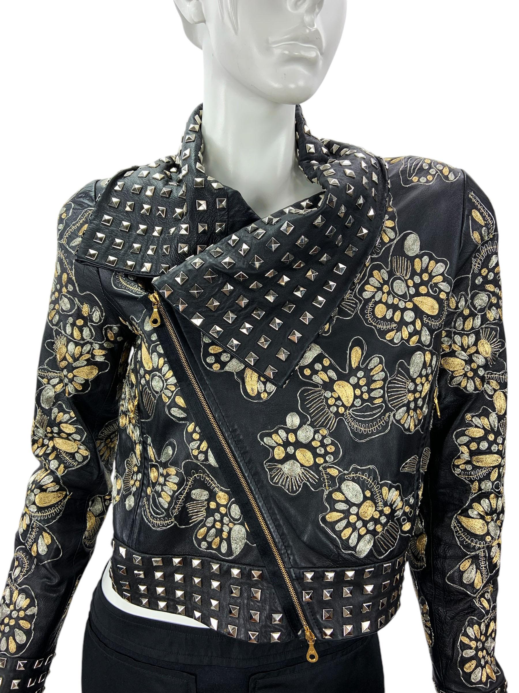 Vintage Oscar De La Renta FW 2009 Chaqueta de piel negra bordada con tachuelas US  6 en venta 1