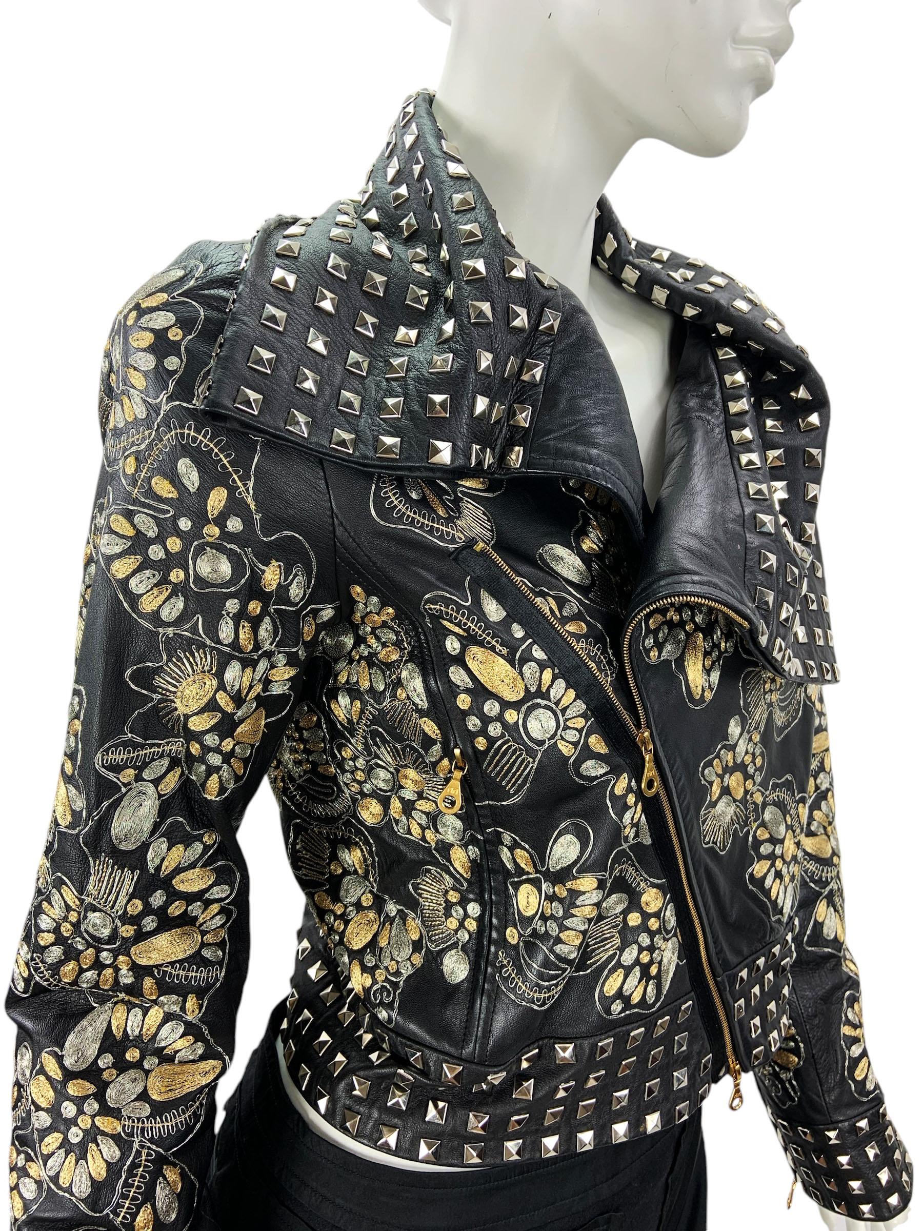 Vintage Oscar De La Renta FW 2009 Chaqueta de piel negra bordada con tachuelas US  6 en venta 3