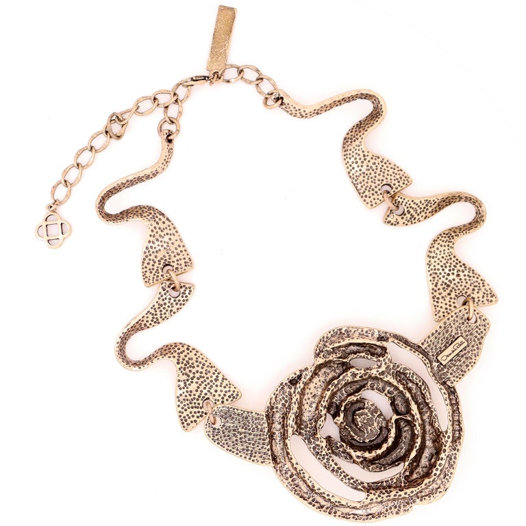 Vintage Oscar de la Renta Metal Rose Flower Statement Collar Necklace In Excellent Condition For Sale In Portland, OR