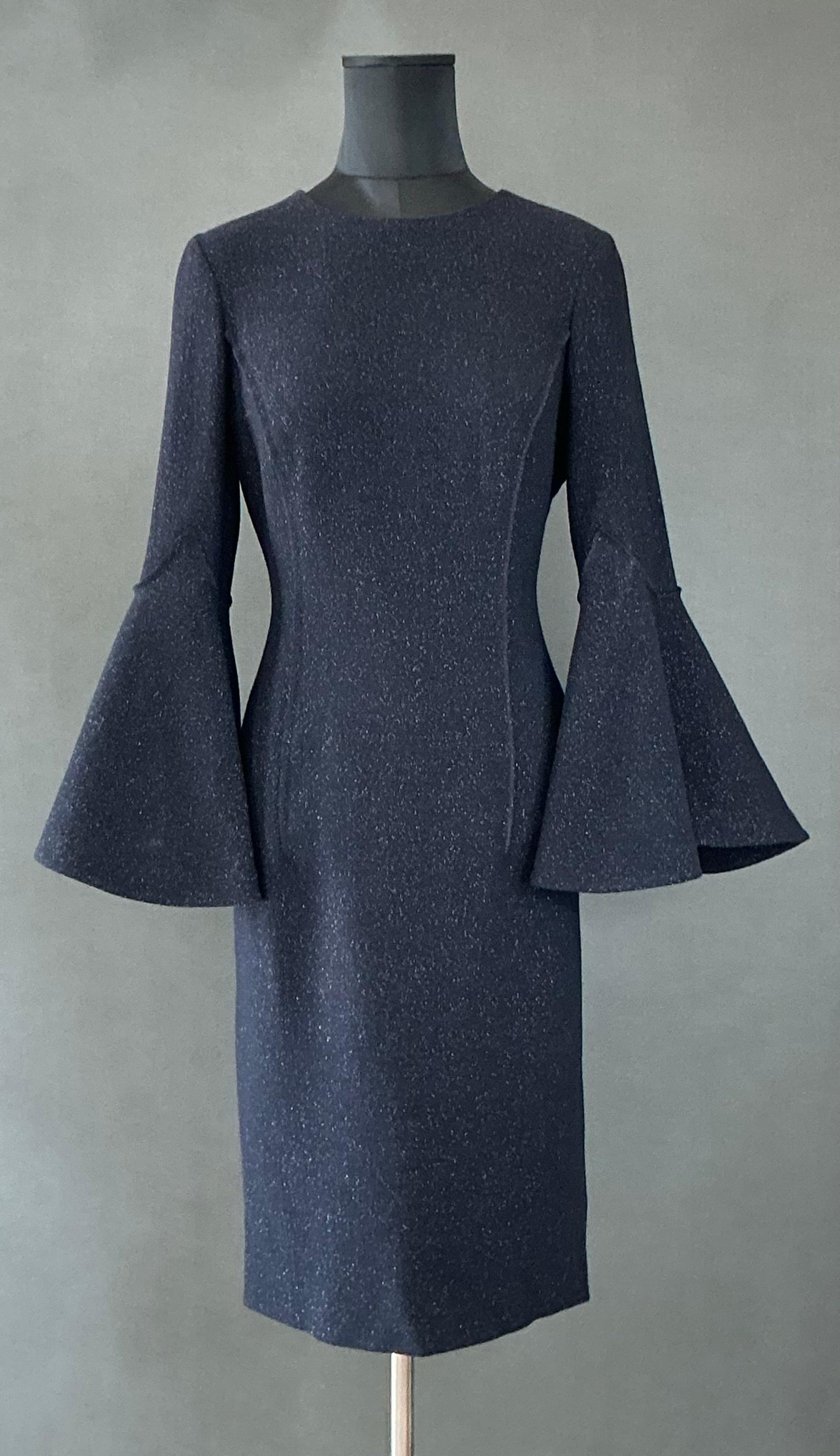 Vintage Oscar de la Renta Navy Dress with Butterly Sleeve For Sale 2