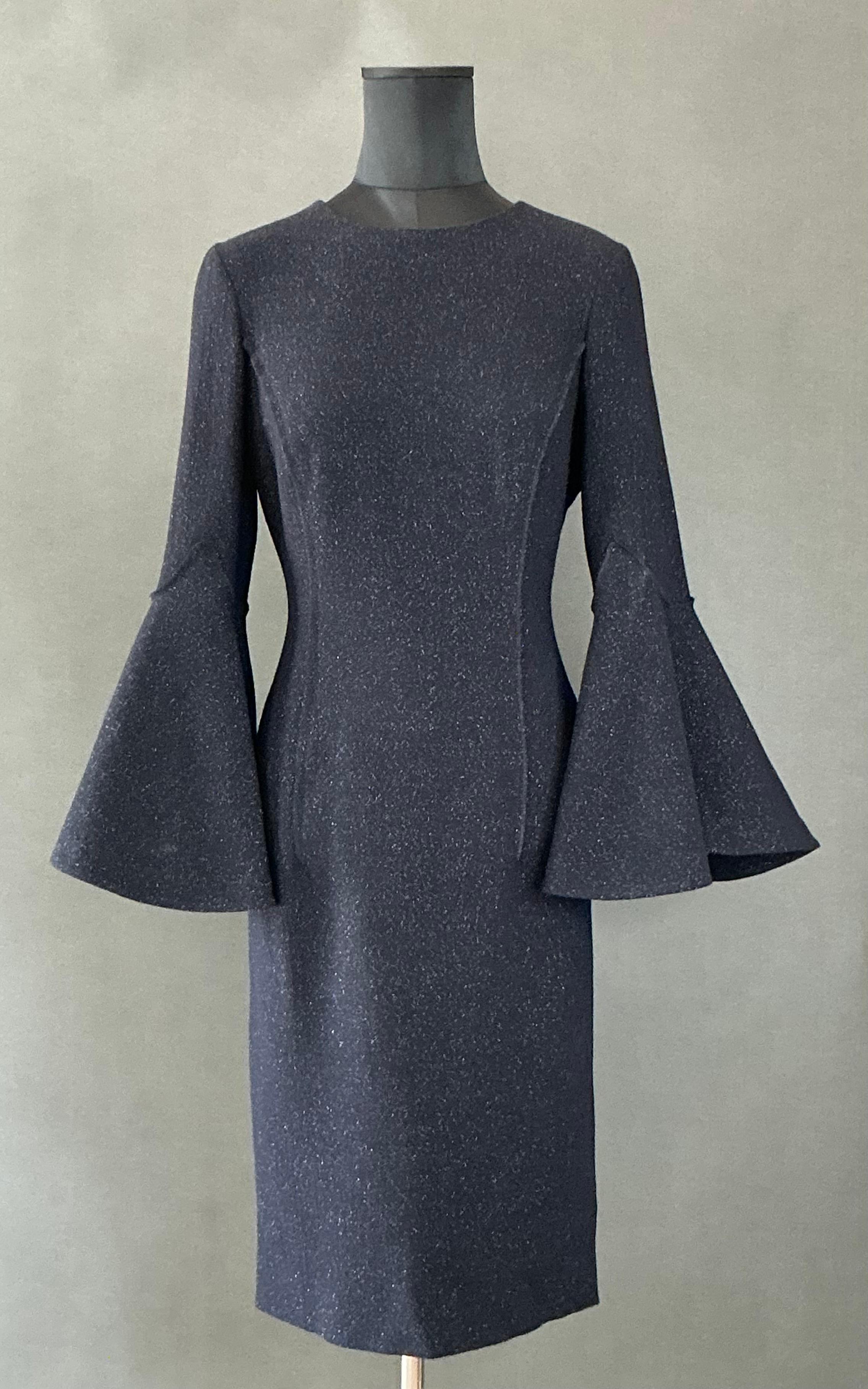 Vintage Oscar de la Renta Navy Dress with Butterly Sleeve For Sale 3