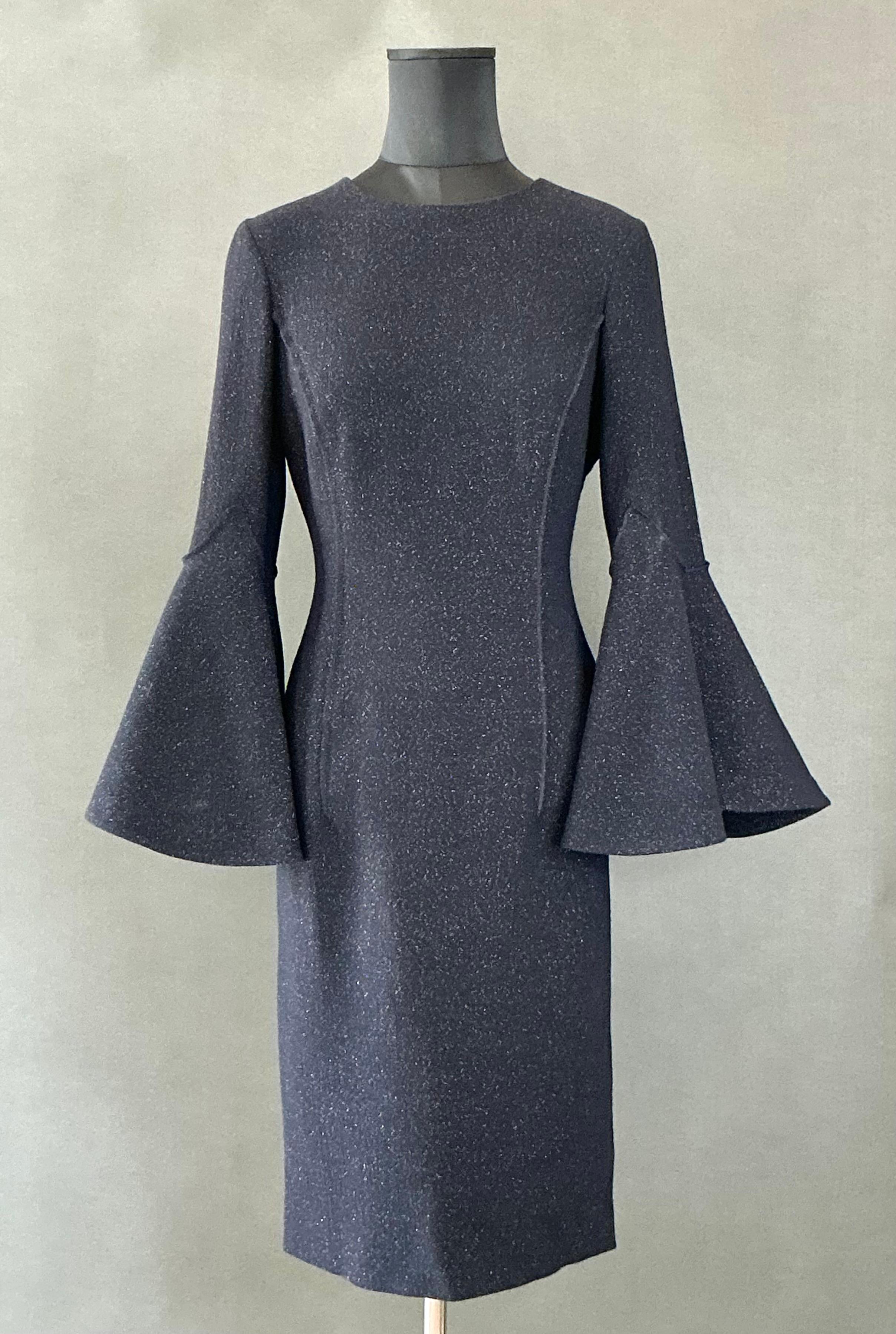 Vintage Oscar de la Renta Navy Dress with Butterly Sleeve For Sale 4