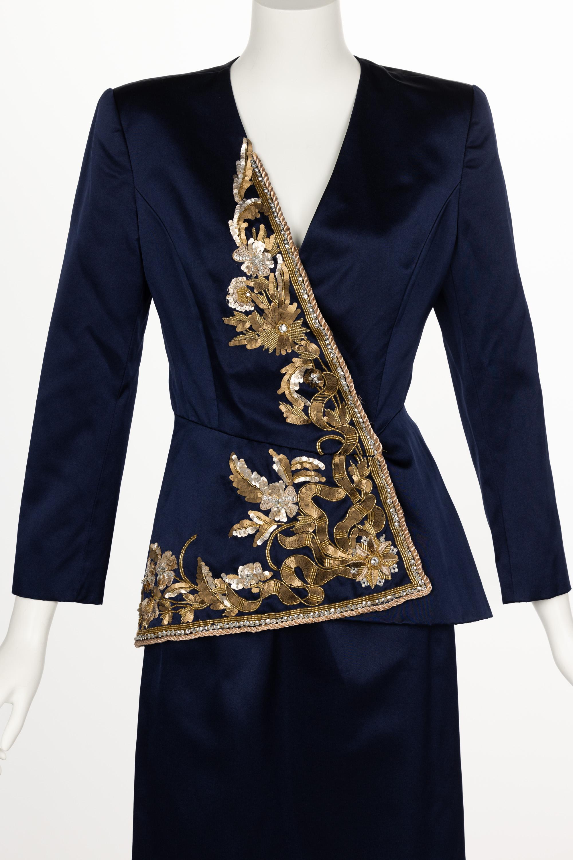 Oscar de la Renta Vintage Marineblauer Satin-Anzug mit Goldverzierung aus Satin H/W 1992 im Angebot 2