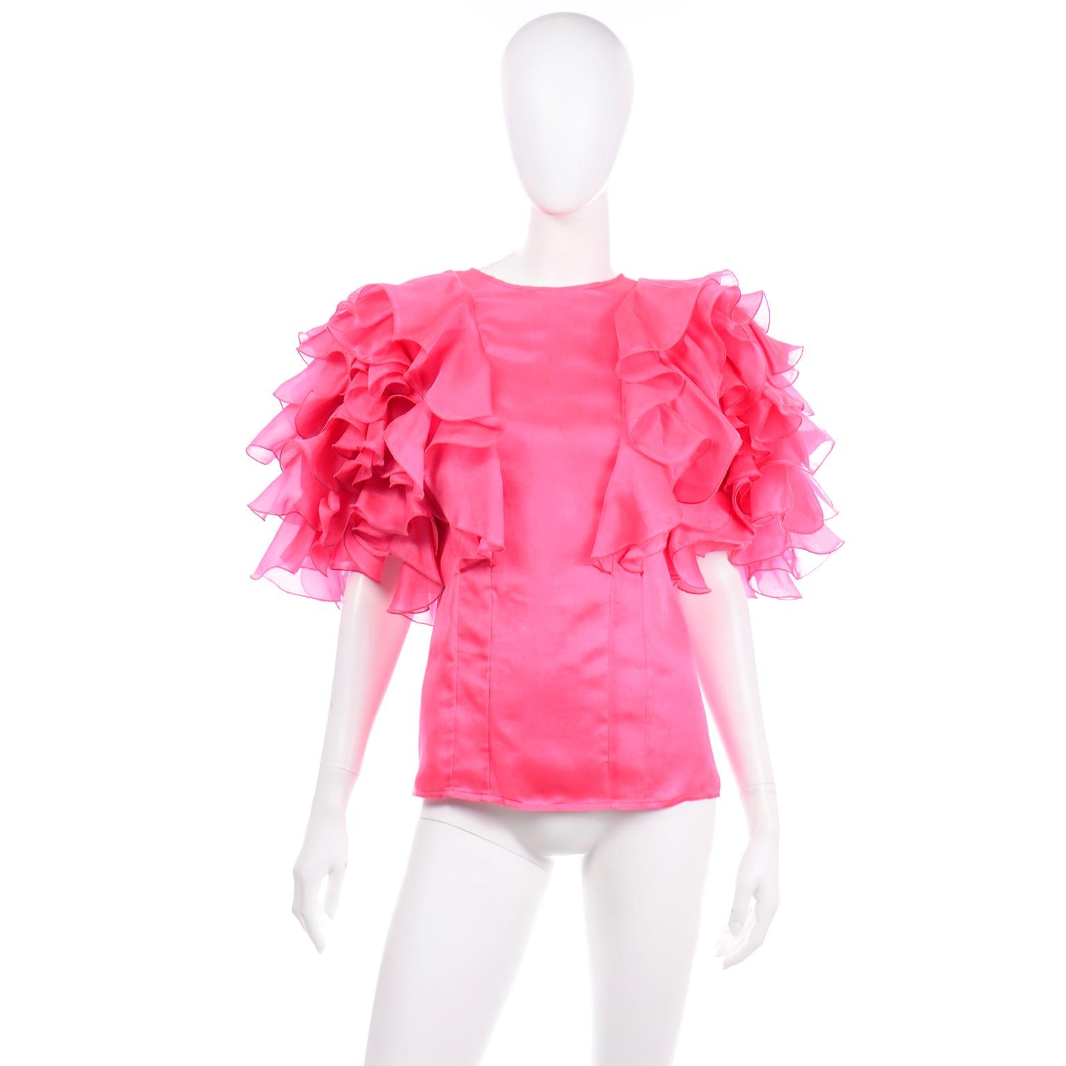 This incredible vintage coral pink silk organza Oscar de la Renta short sleeve ruffled blouse would be so perfect to pair with an evening skirt or a pair of silk trousers. This 1980's statement blouse has layers of ruffles that extend all the way