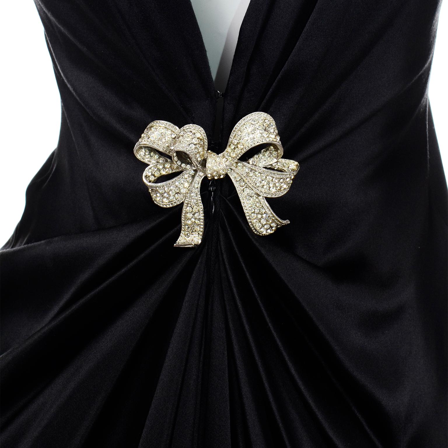 Women's 1986 Oscar de la Renta Plunging Back Evening Dress W Rhinestone Bow Brooch For Sale